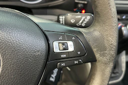 Musta Volkswagen CRAFTER 2021 kuva 16.