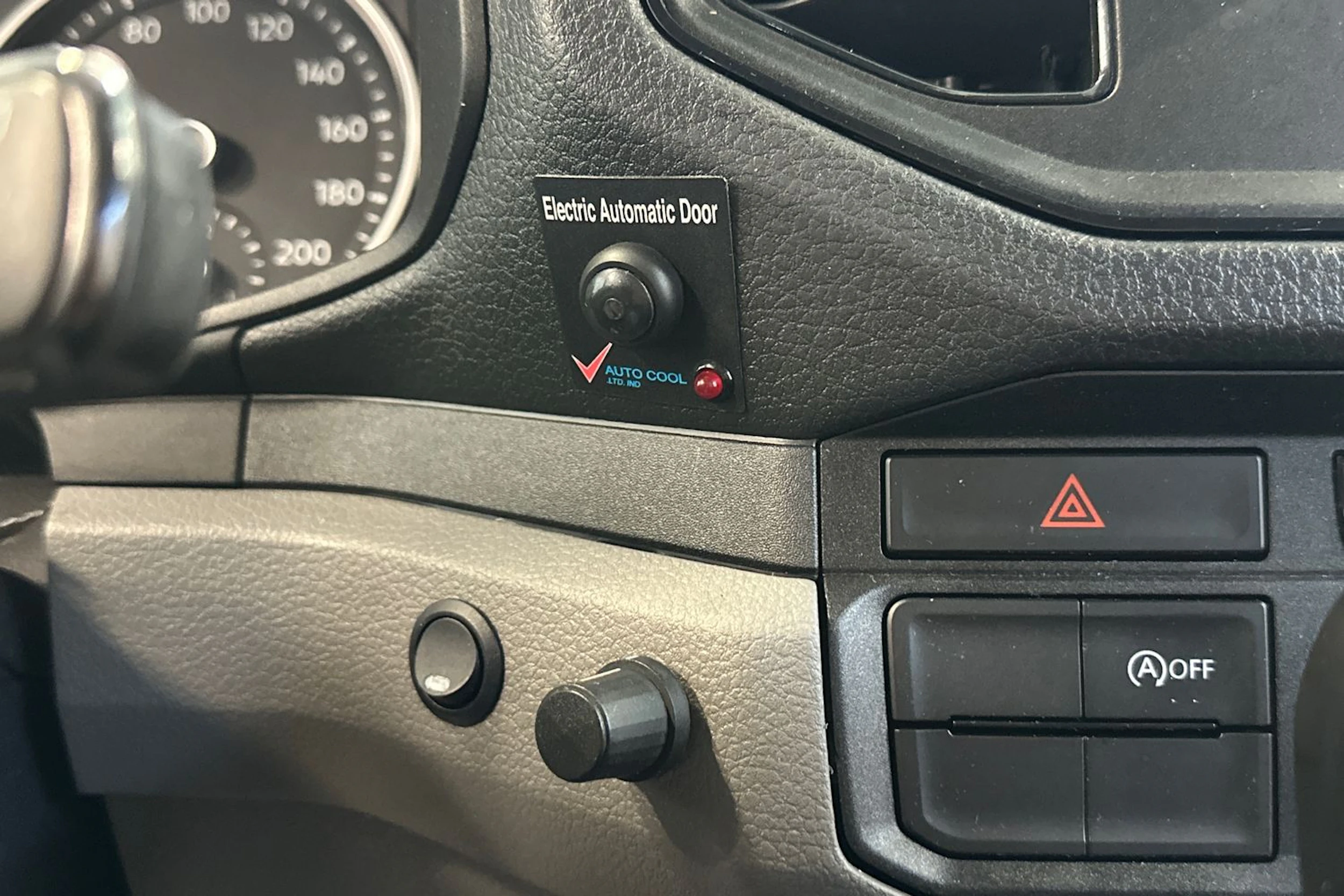 Musta Volkswagen CRAFTER 2021 kuva 17.