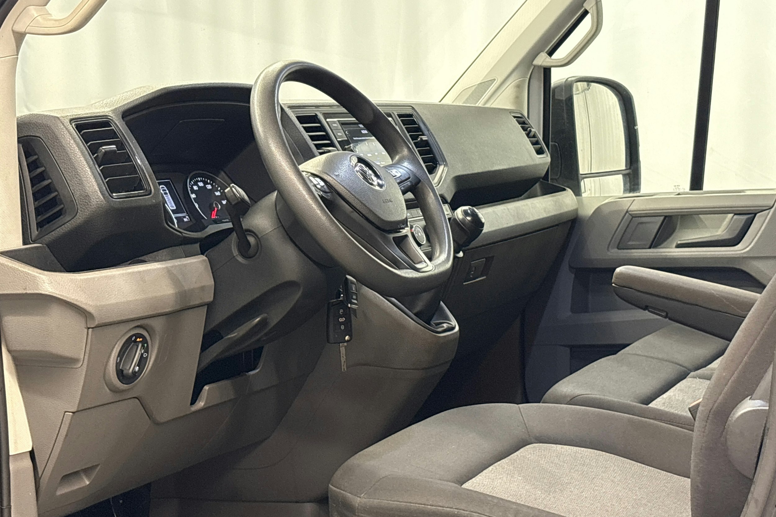 valkoinen Volkswagen Crafter 2021 kuva 13.