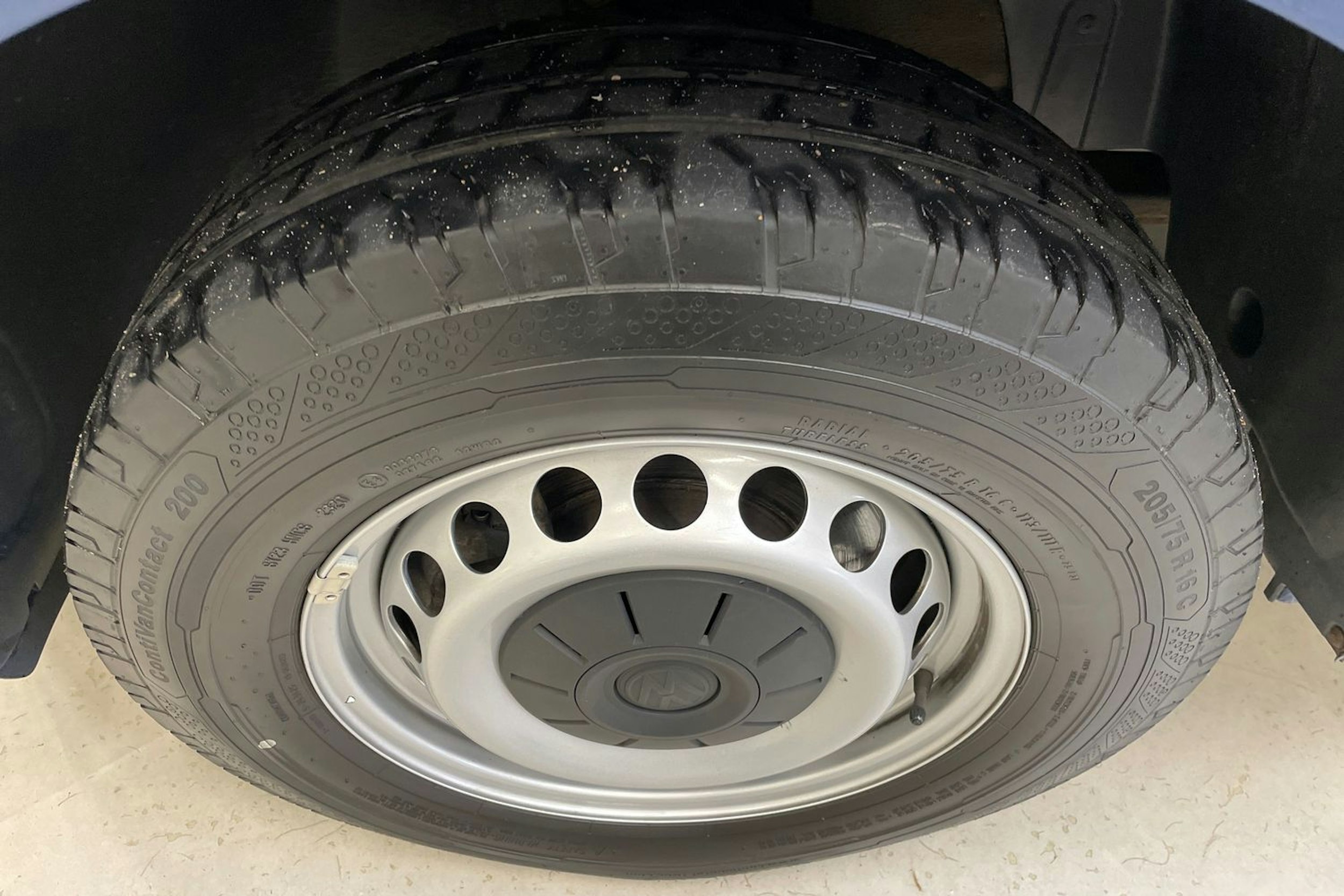 sininen Volkswagen Crafter 2021 kuva 11.