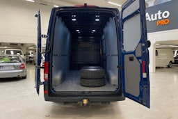 sininen Volkswagen Crafter 2021 kuva 13.