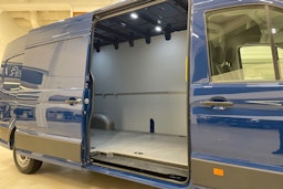 sininen Volkswagen Crafter 2021 kuva 17.