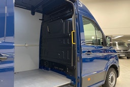 sininen Volkswagen Crafter 2021 kuva 18.