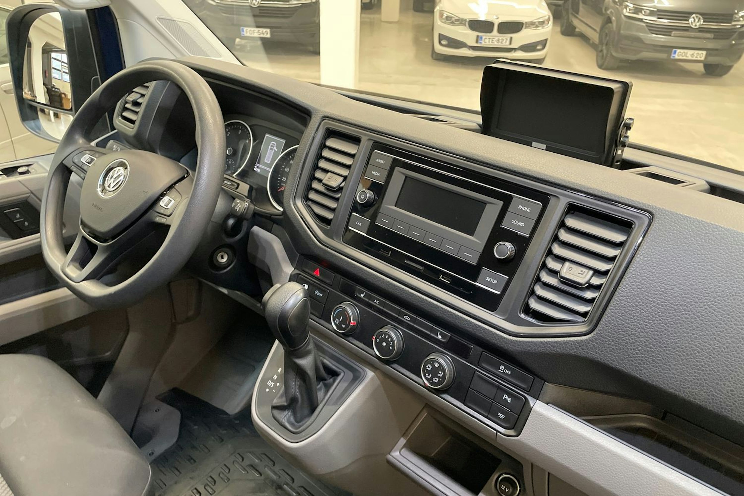 sininen Volkswagen Crafter 2021 kuva 19.