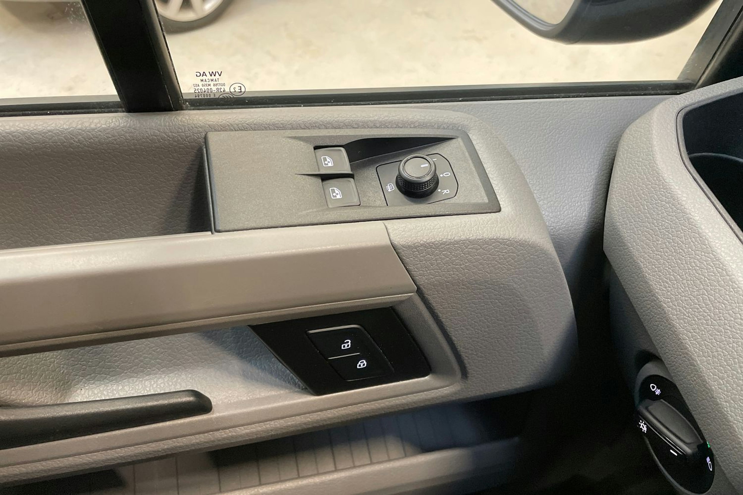 sininen Volkswagen Crafter 2021 kuva 24.