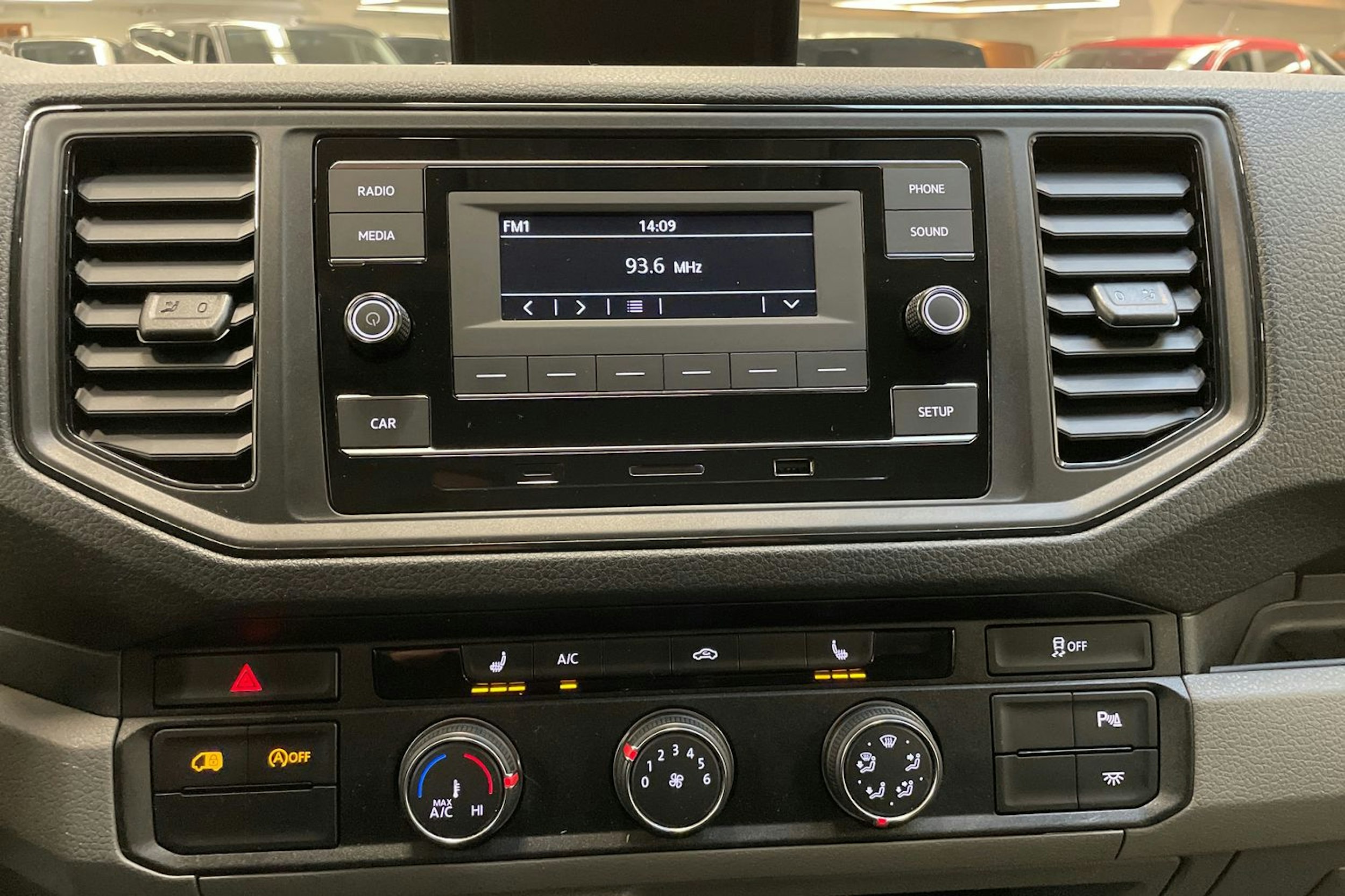 sininen Volkswagen Crafter 2021 kuva 26.