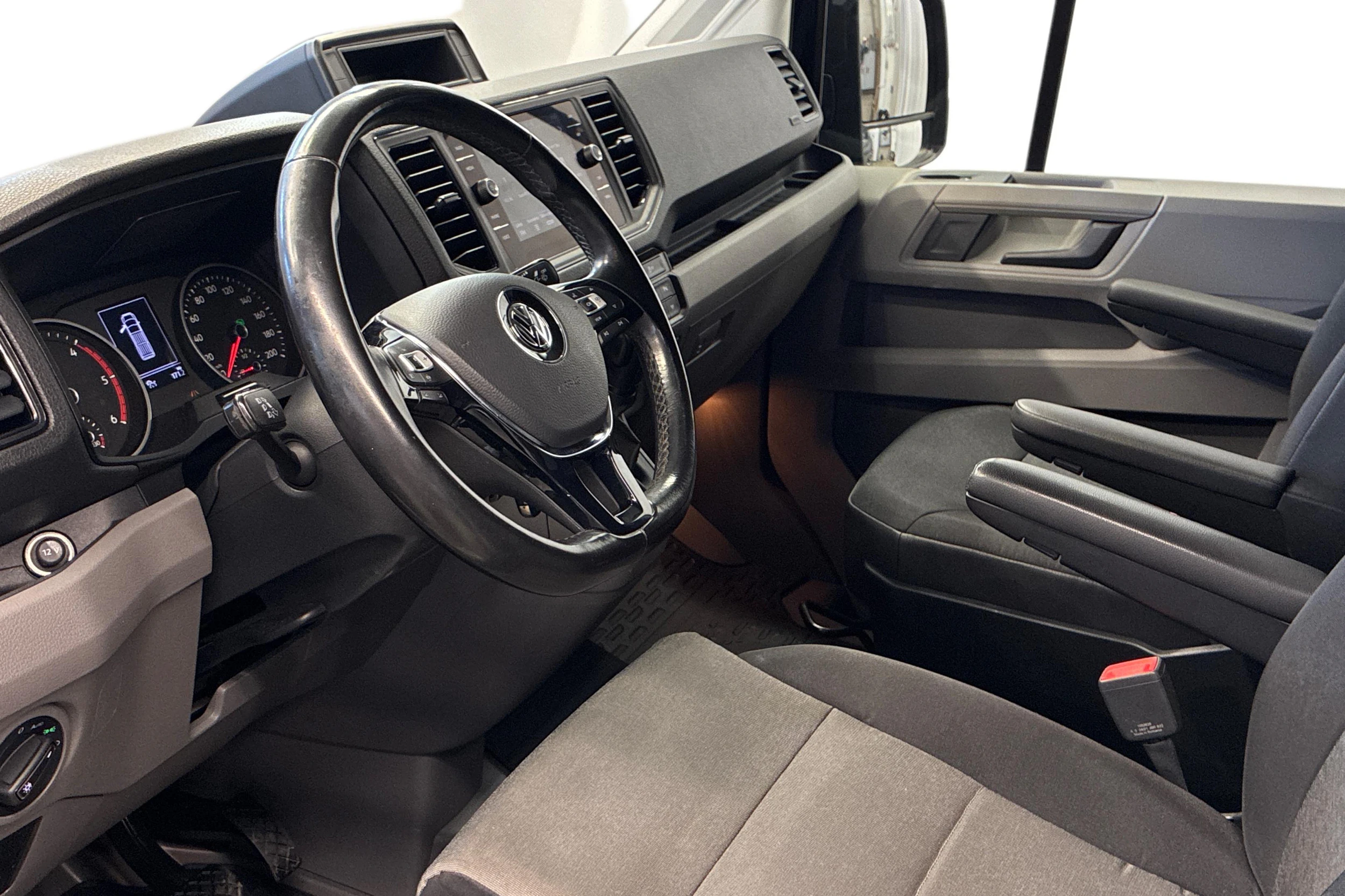 musta Volkswagen Crafter 2021 kuva 6.