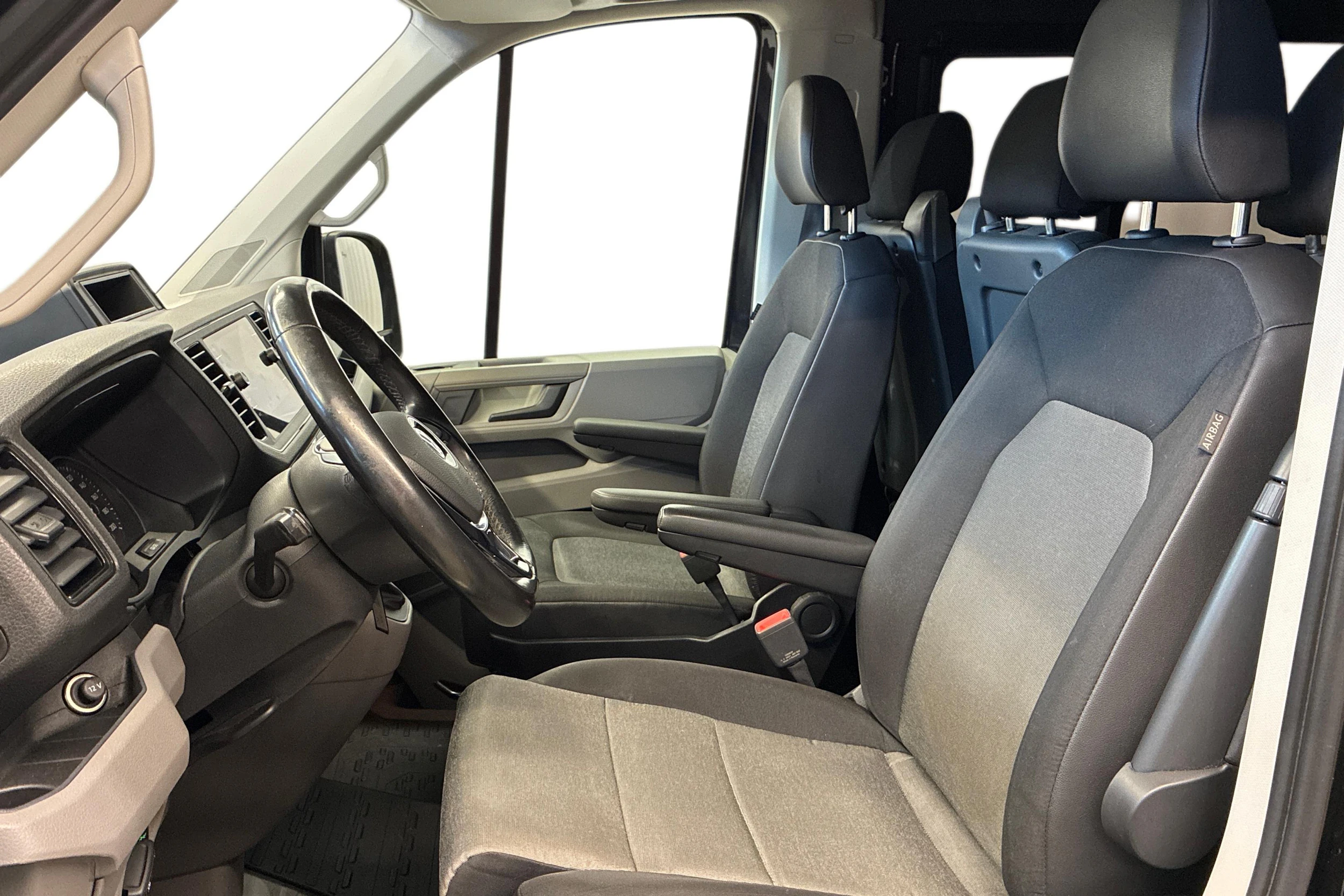 musta Volkswagen Crafter 2021 kuva 7.