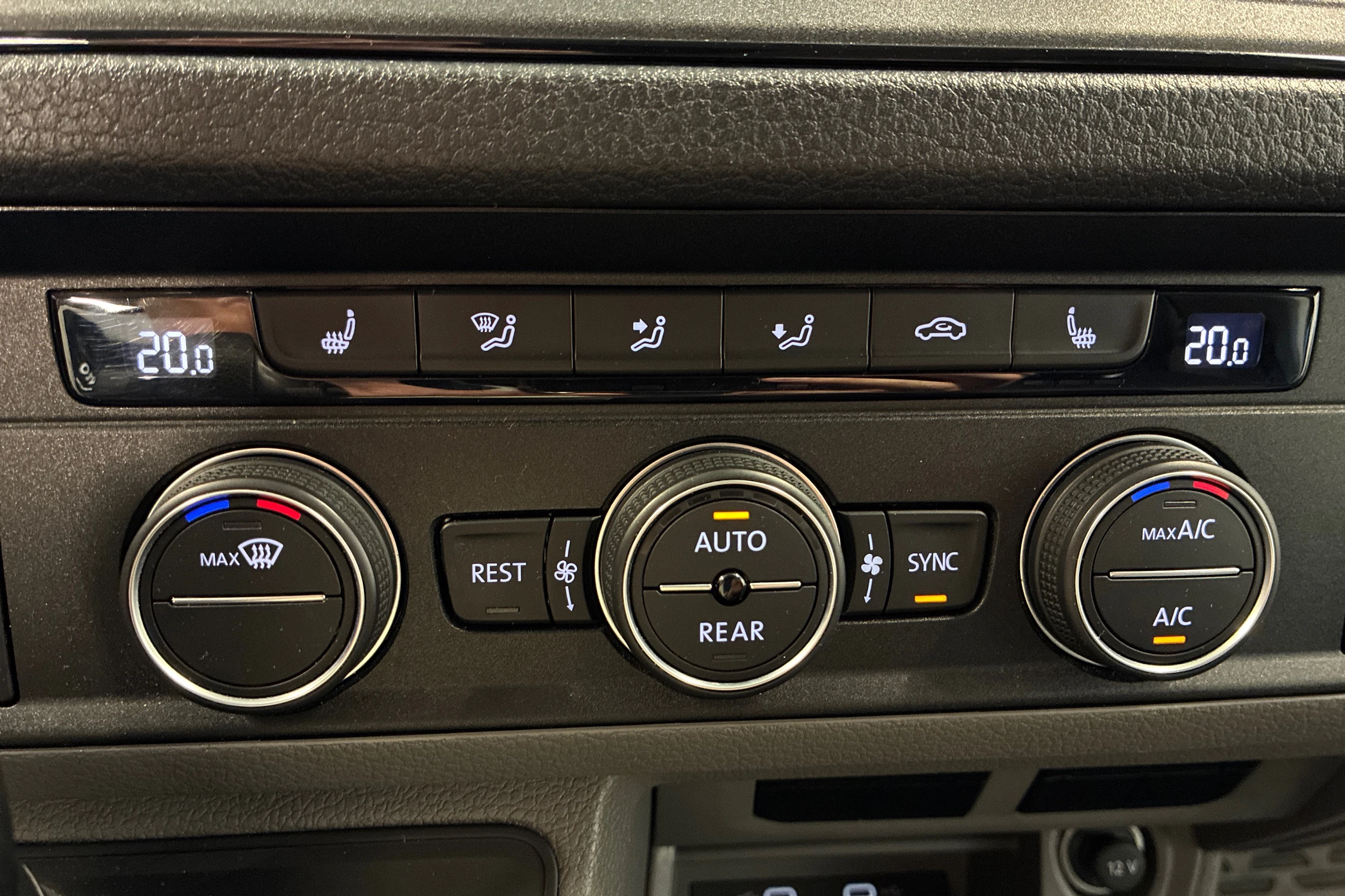 musta Volkswagen Crafter 2021 kuva 18.