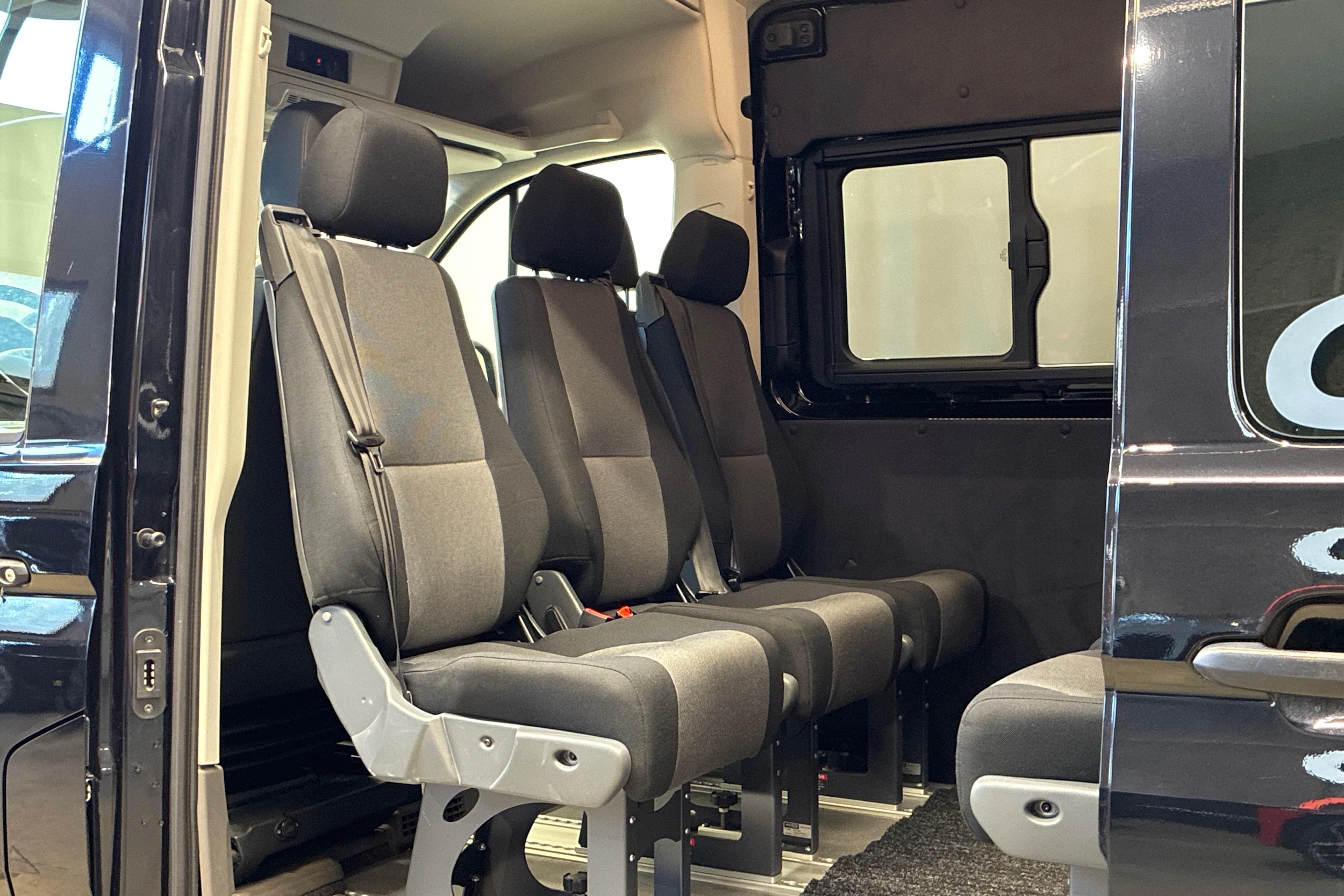 musta Volkswagen Crafter 2021 kuva 23.
