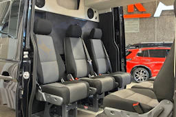 musta Volkswagen Crafter 2021 kuva 24.