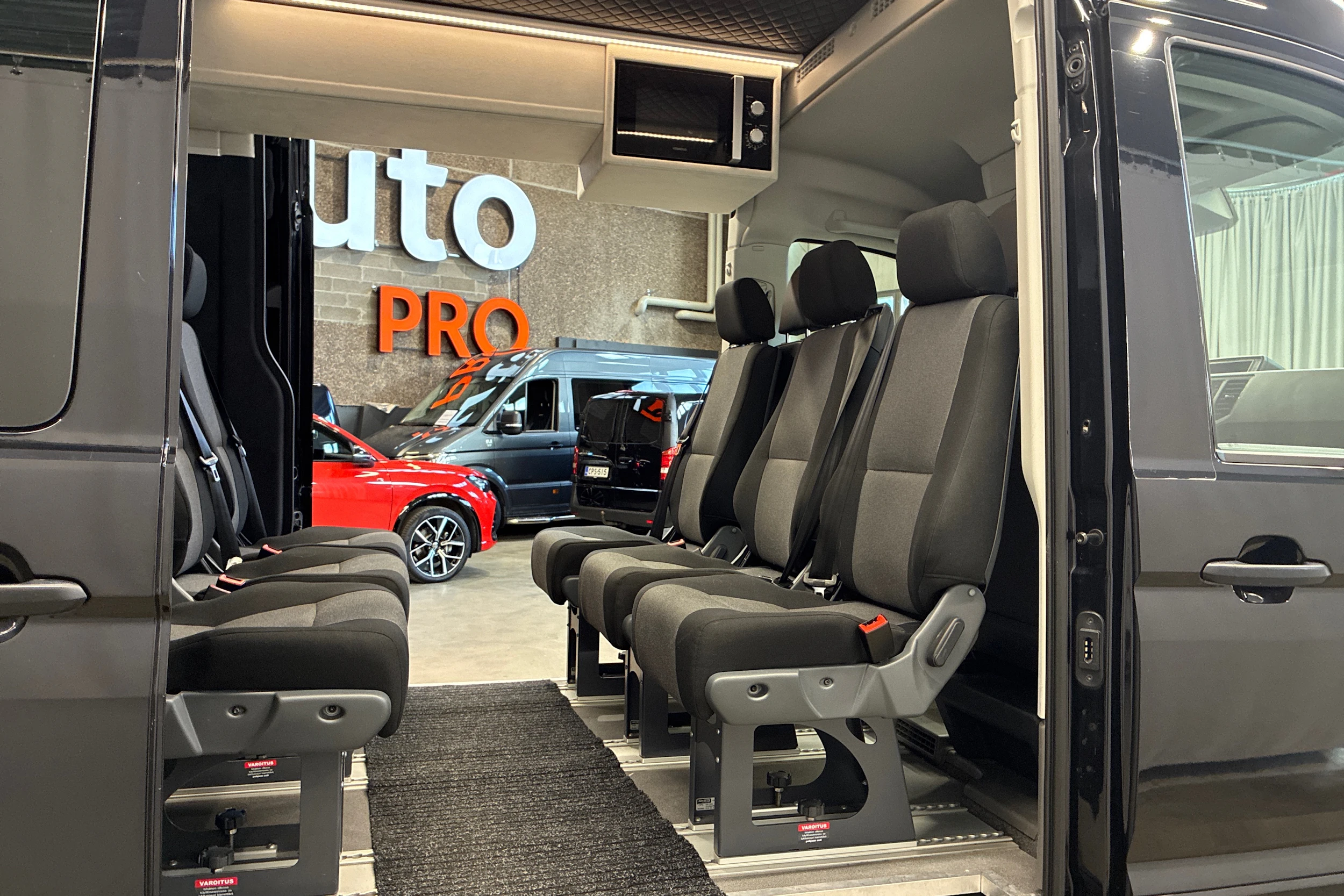 musta Volkswagen Crafter 2021 kuva 25.