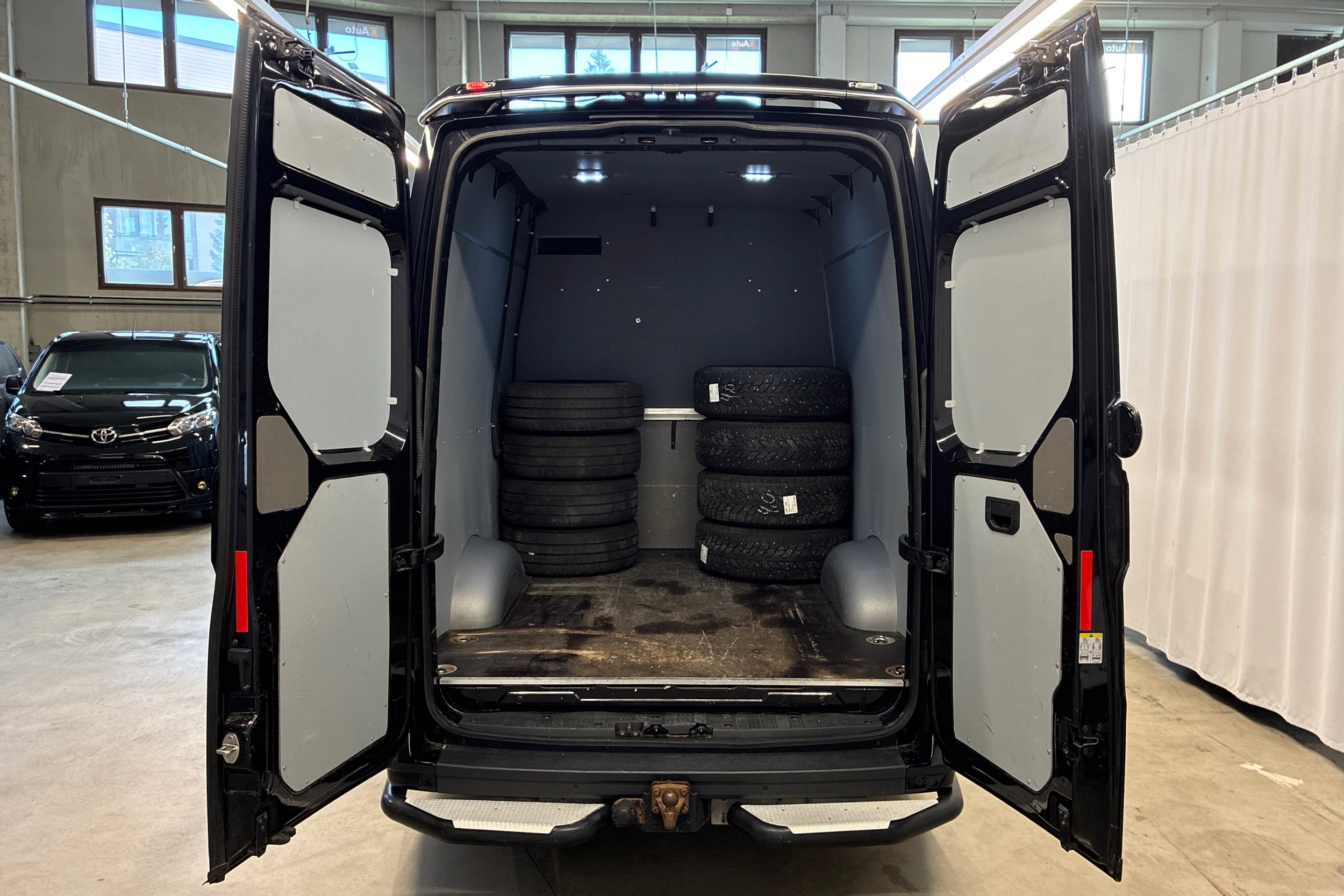 musta Volkswagen Crafter 2021 kuva 29.