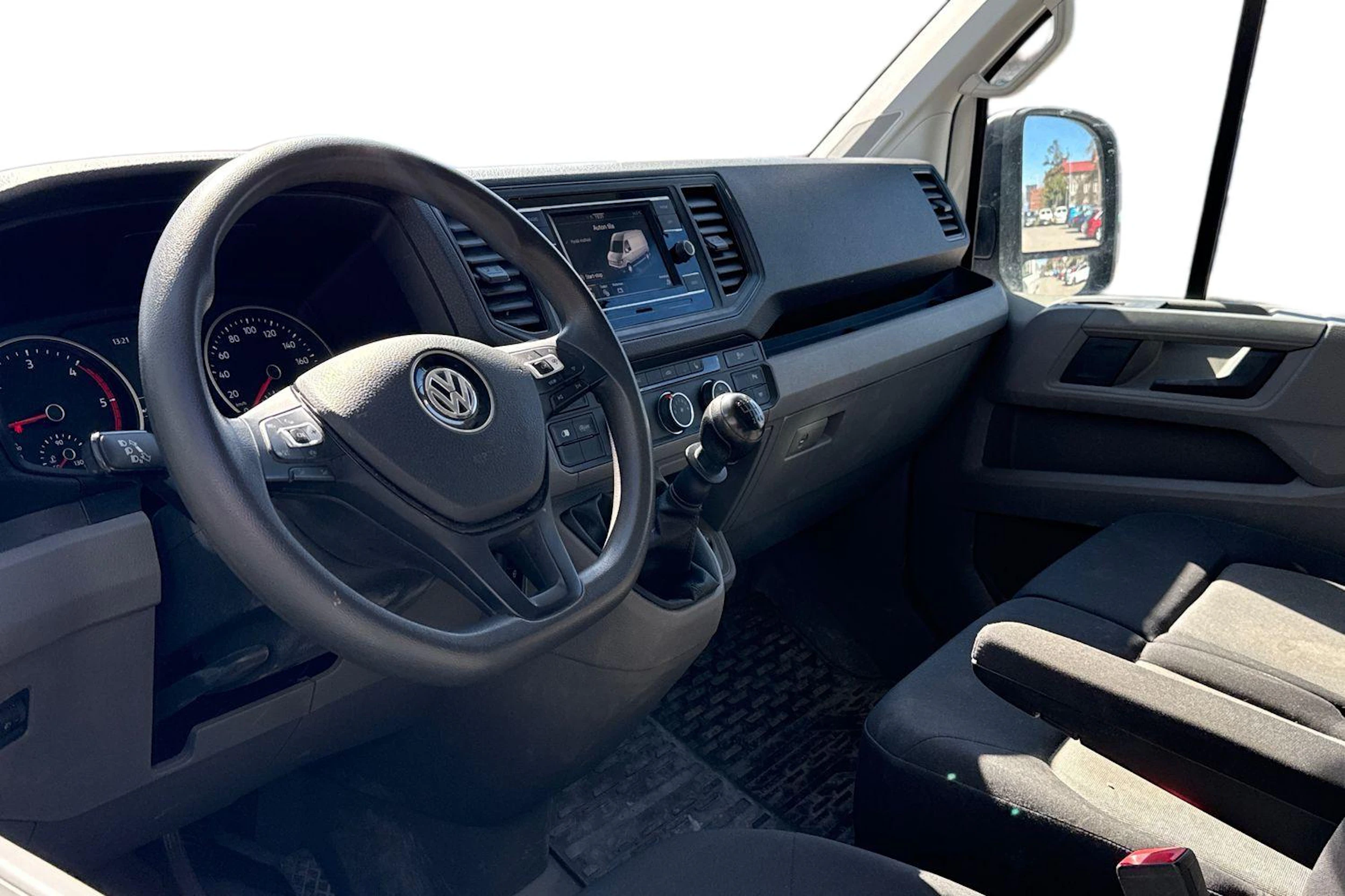 valkoinen Volkswagen Crafter 2021 kuva 3.