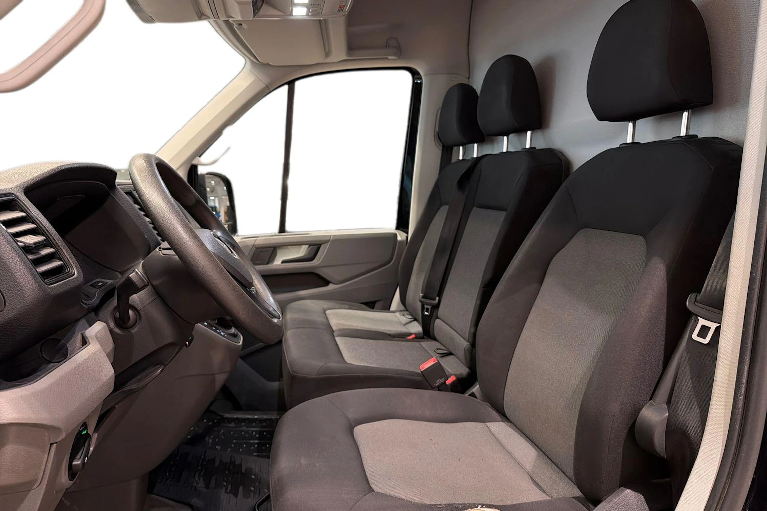 musta Volkswagen Crafter 2021 kuva 11.