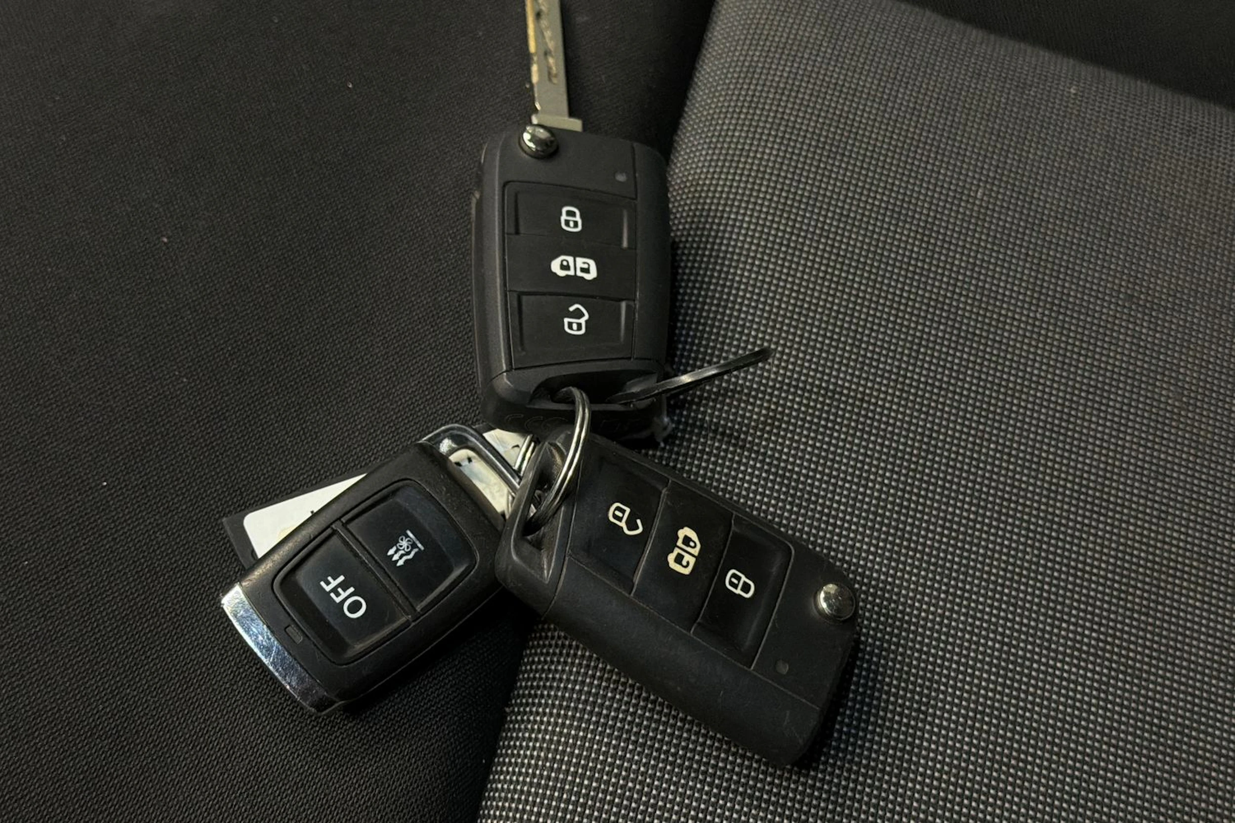 musta Volkswagen Crafter 2021 kuva 23.