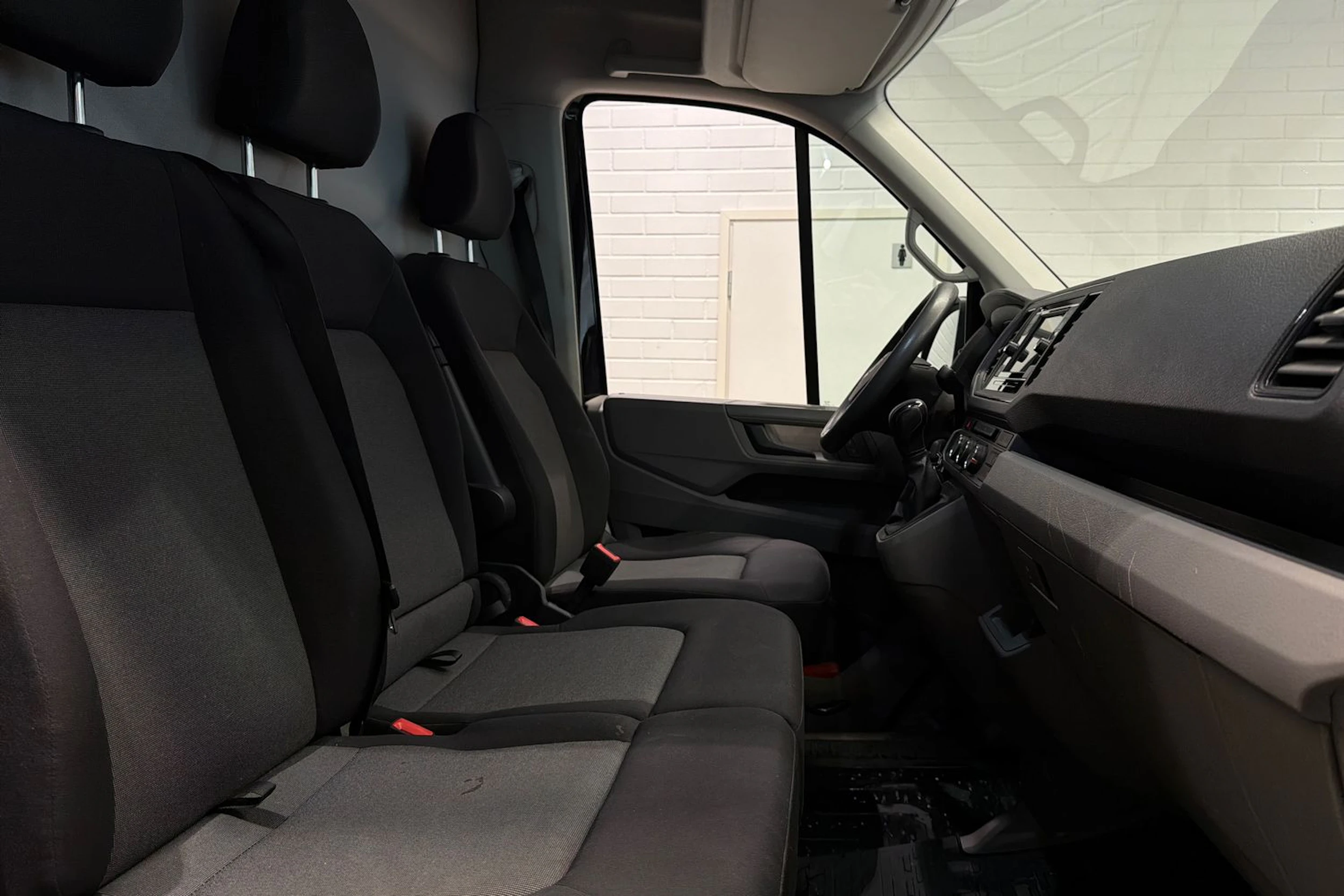 musta Volkswagen Crafter 2021 kuva 25.