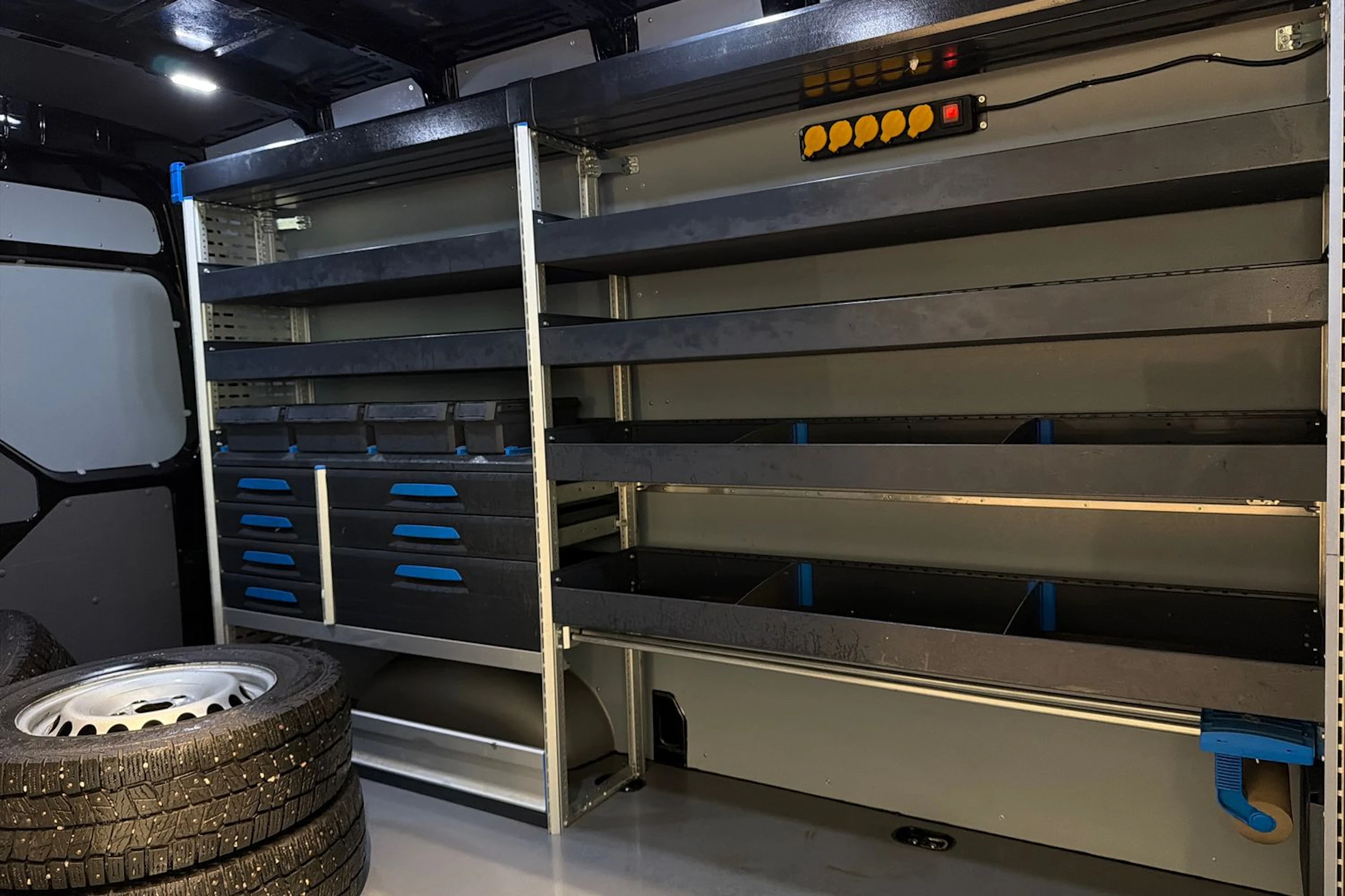 musta Volkswagen Crafter 2021 kuva 27.