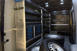 musta Volkswagen Crafter 2021 kuva 32.