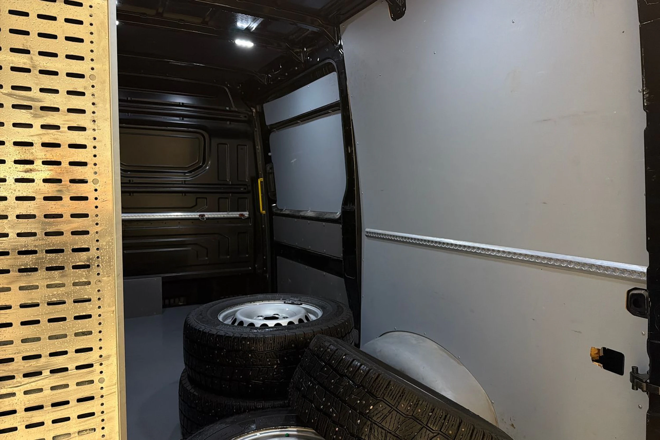 musta Volkswagen Crafter 2021 kuva 33.