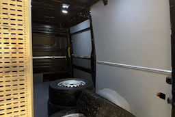 musta Volkswagen Crafter 2021 kuva 33.