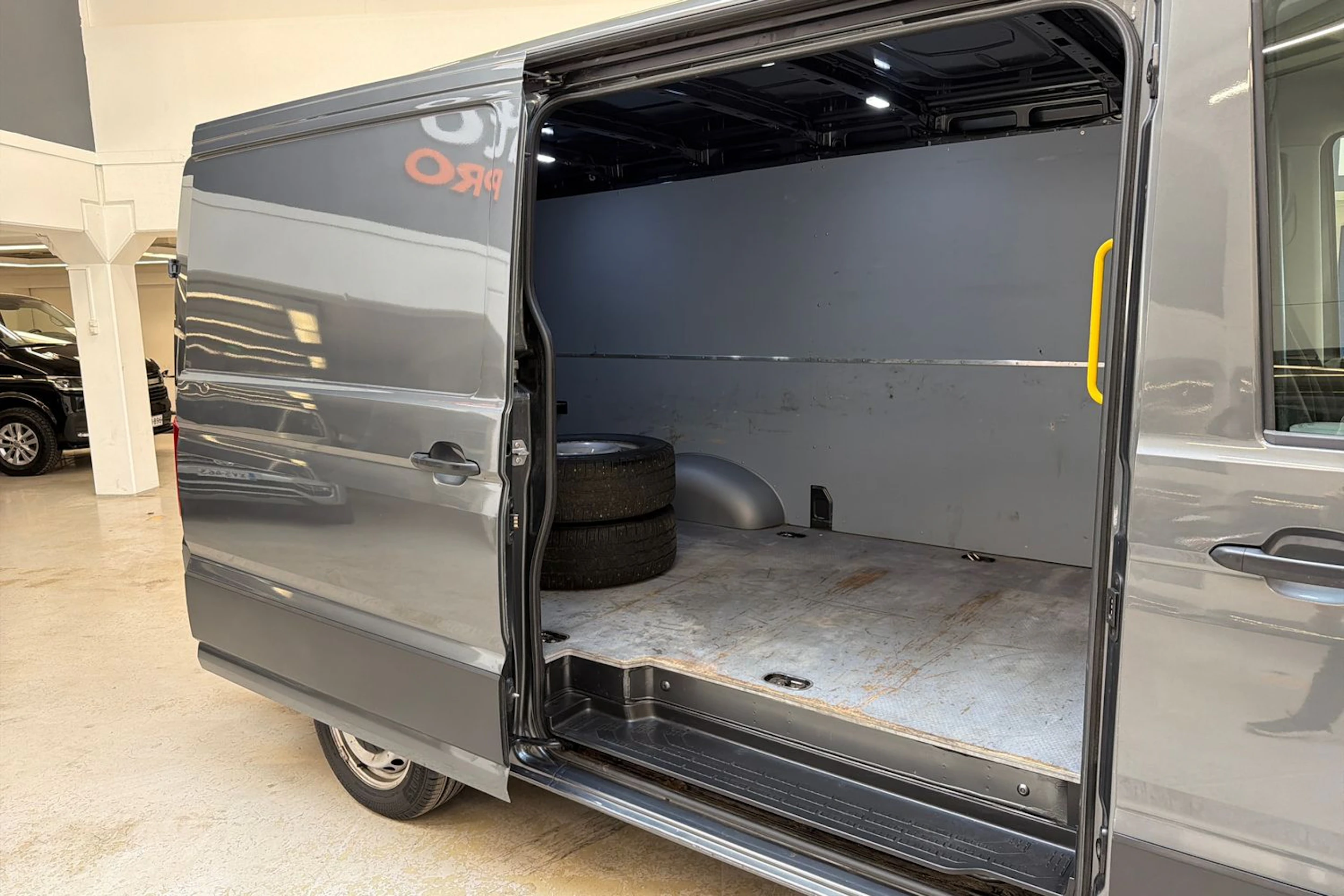 harmaa Volkswagen Crafter 2021 kuva 23.