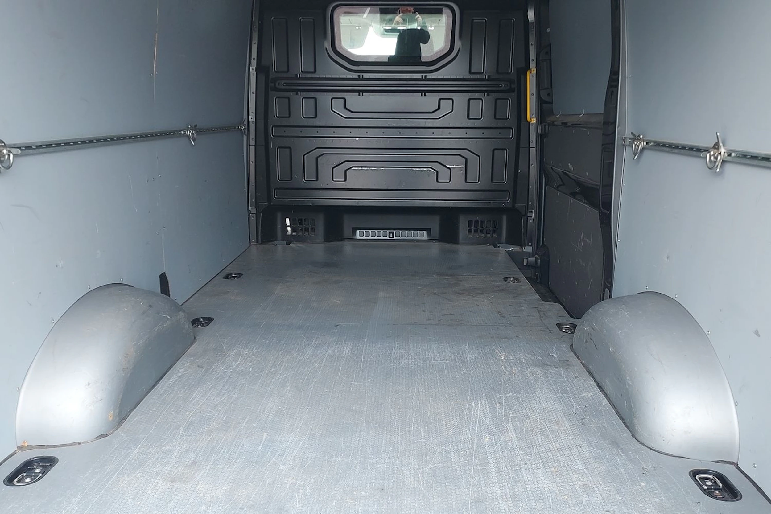harmaa Volkswagen Crafter 2021 kuva 15.