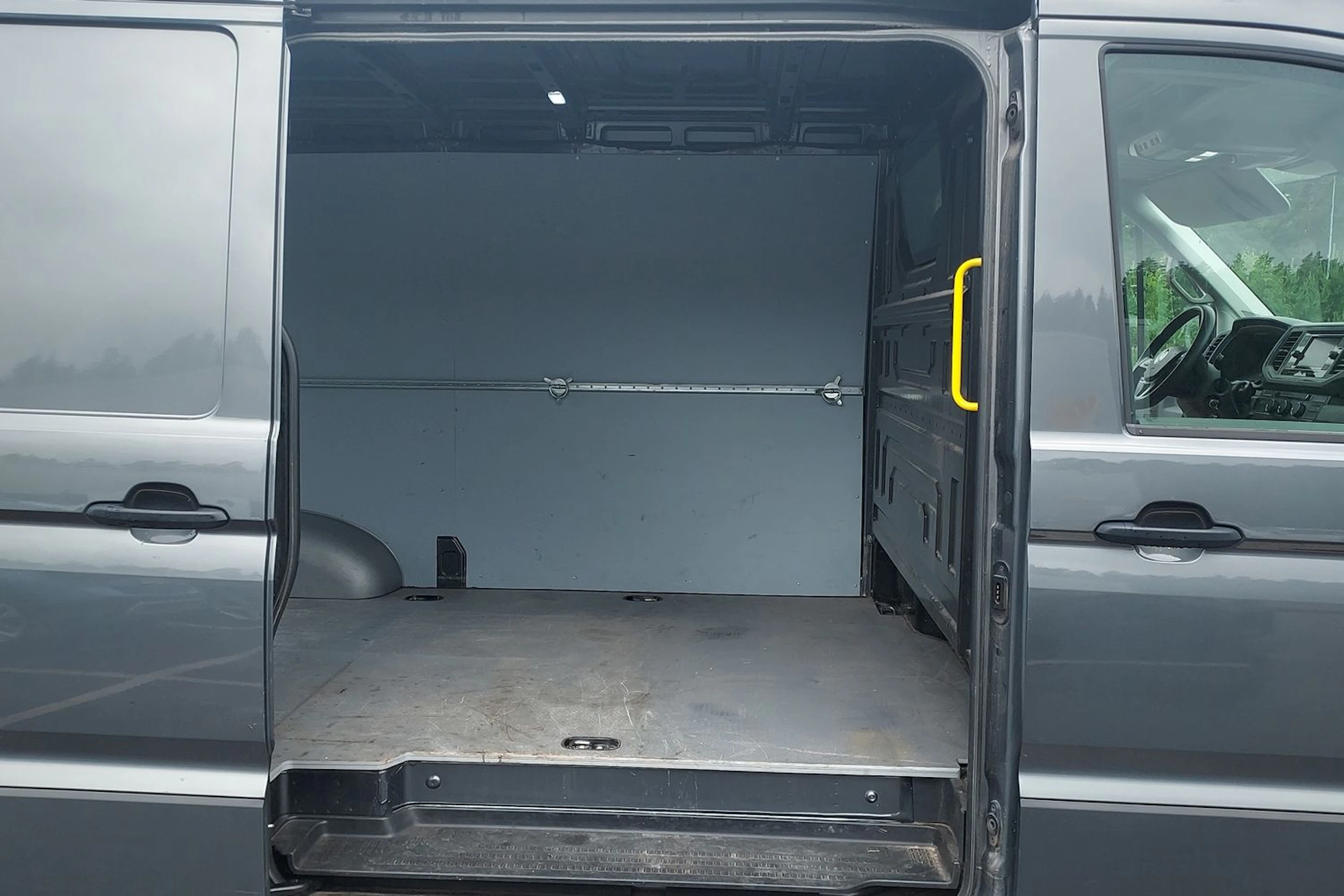 harmaa Volkswagen Crafter 2021 kuva 16.