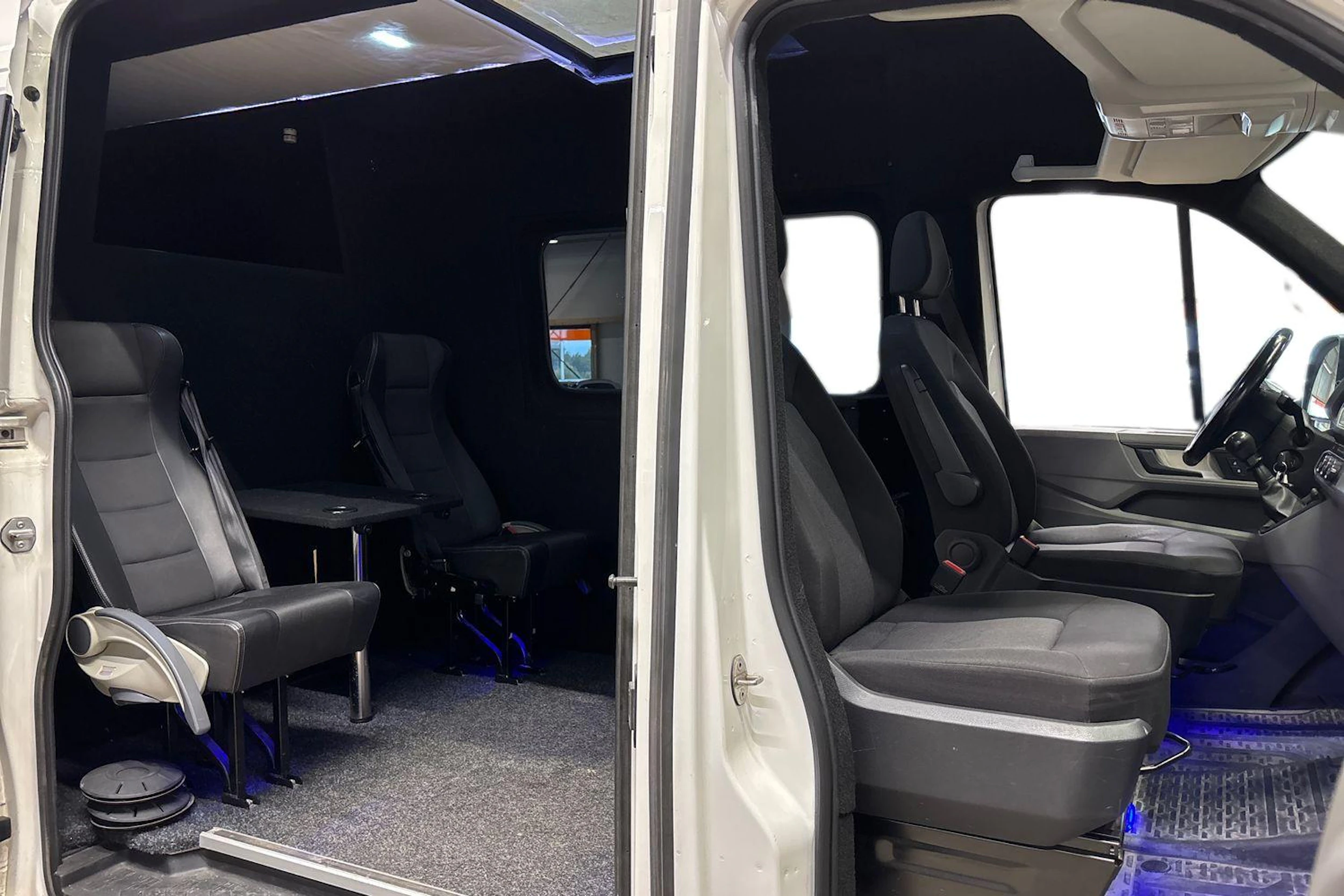 valkoinen Volkswagen Crafter 2021 kuva 3.