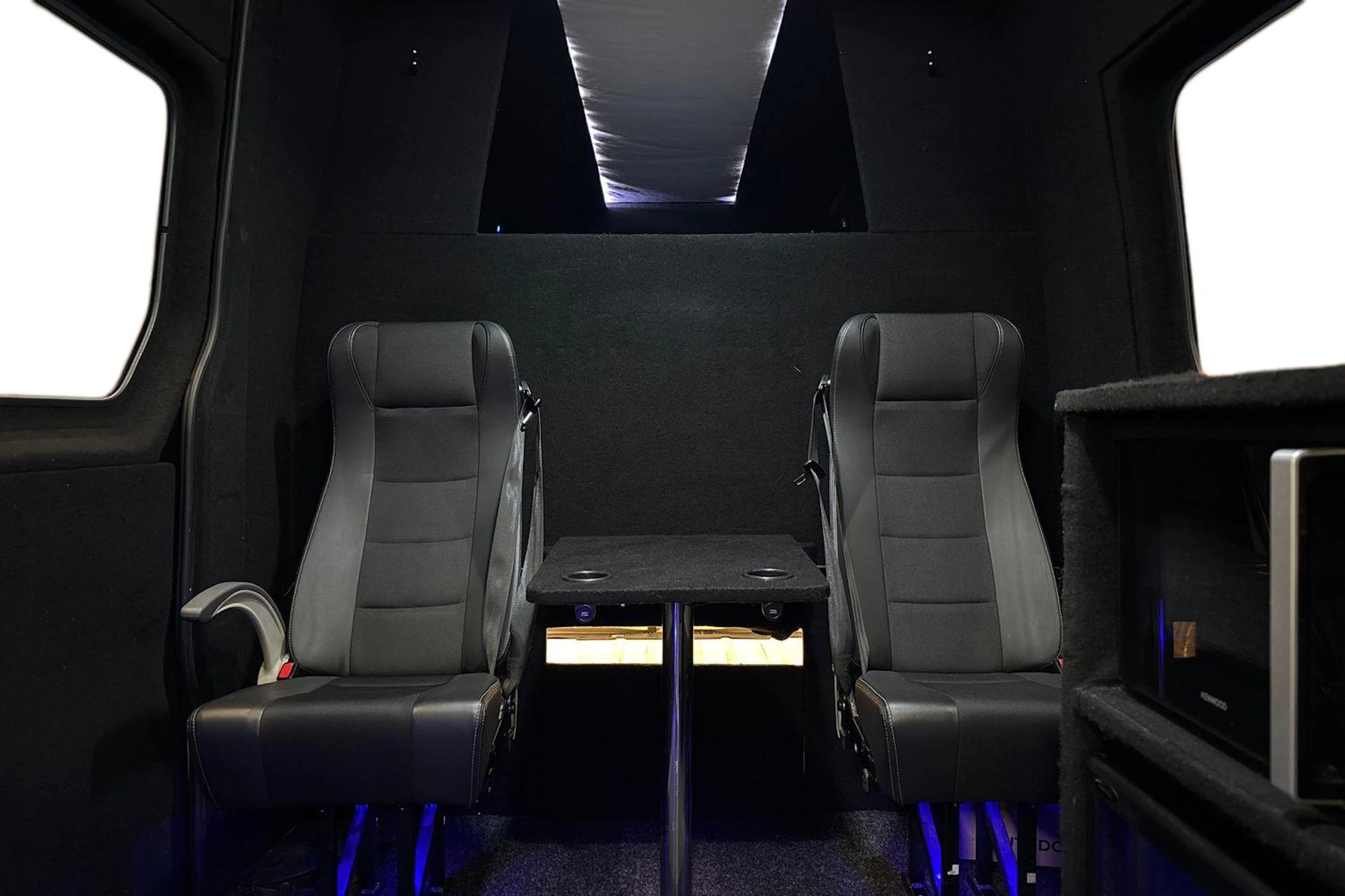 valkoinen Volkswagen Crafter 2021 kuva 11.