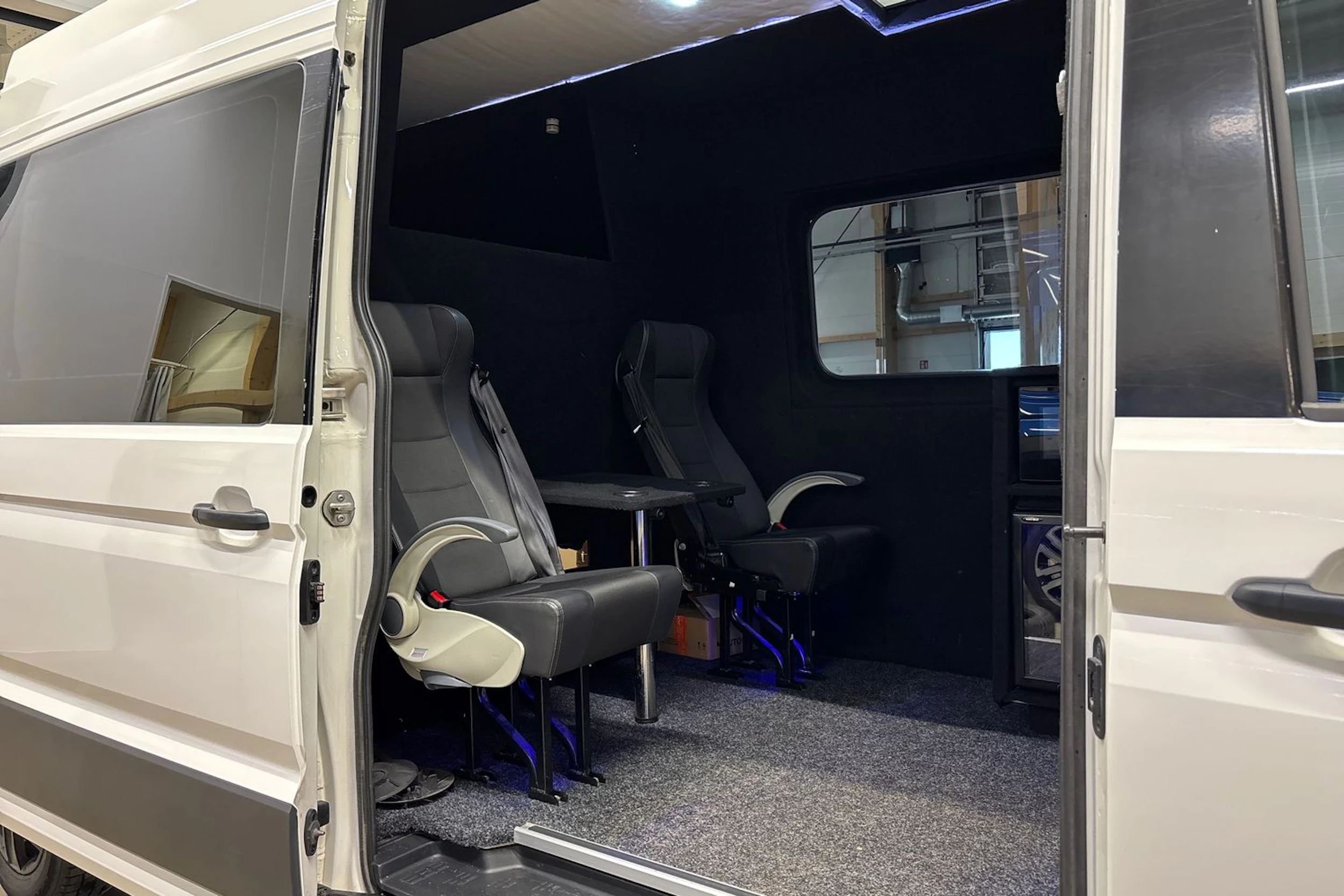 valkoinen Volkswagen Crafter 2021 kuva 15.