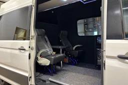 valkoinen Volkswagen Crafter 2021 kuva 15.