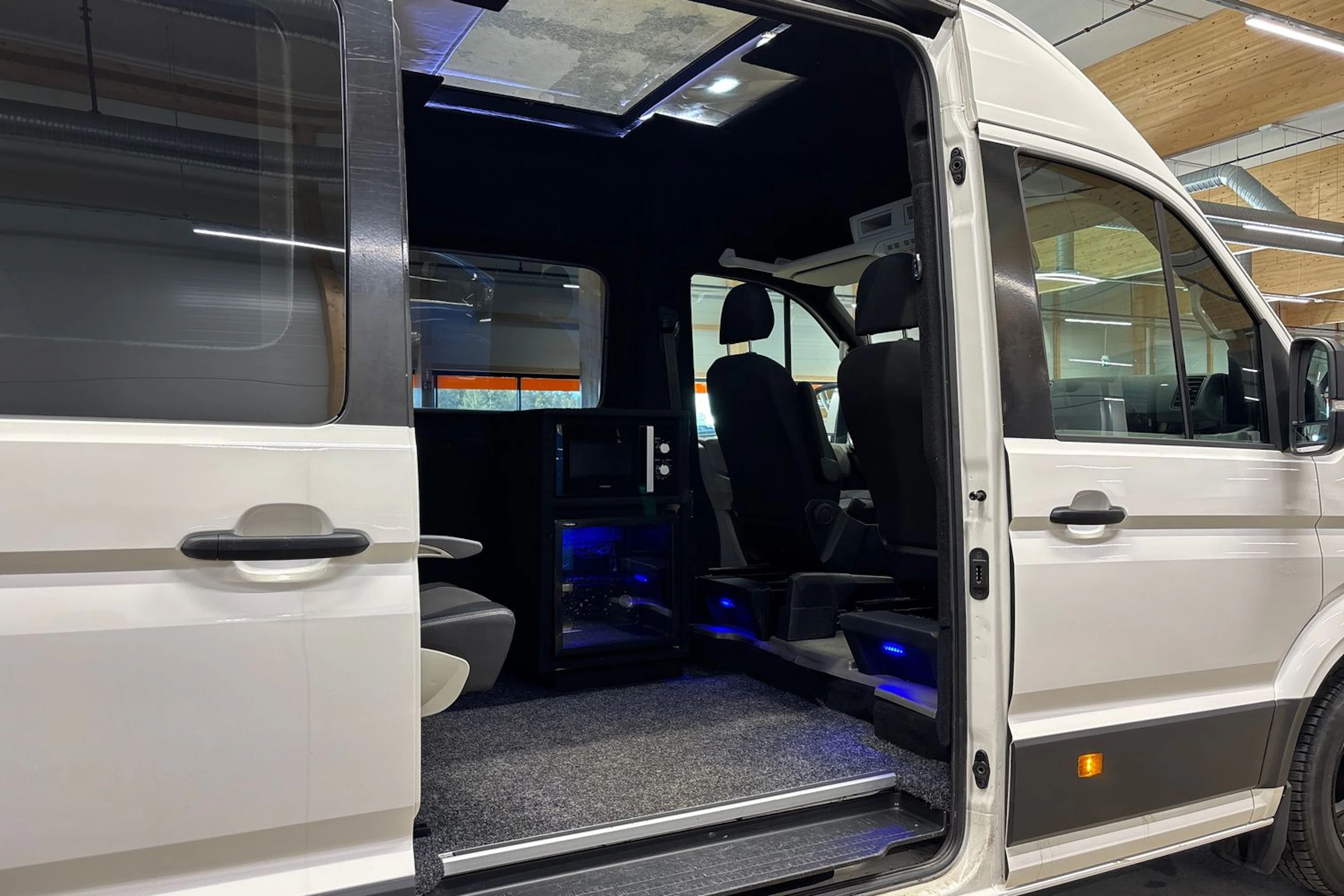 valkoinen Volkswagen Crafter 2021 kuva 16.
