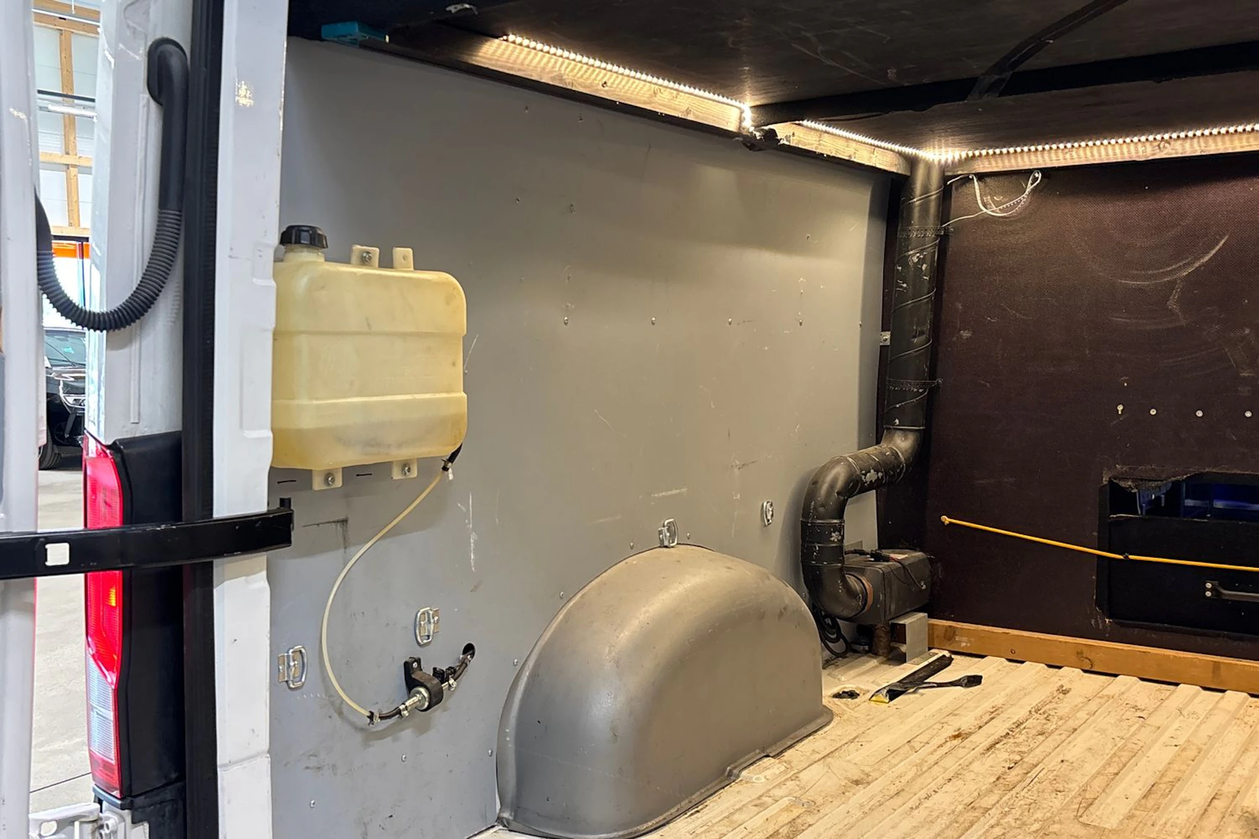 valkoinen Volkswagen Crafter 2021 kuva 20.