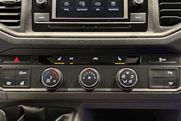 valkoinen Volkswagen Crafter 2021 kuva 32.