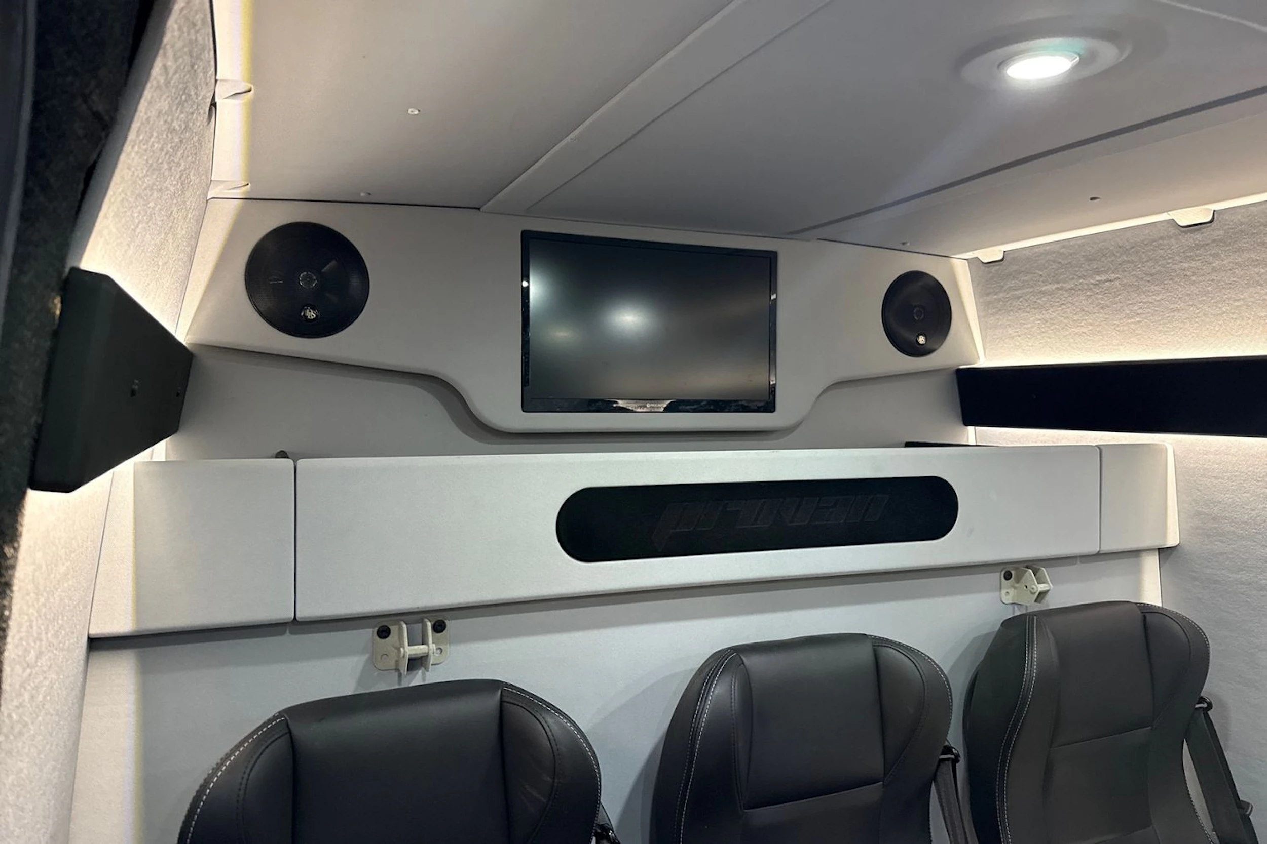 musta Volkswagen Crafter 2021 kuva 5.