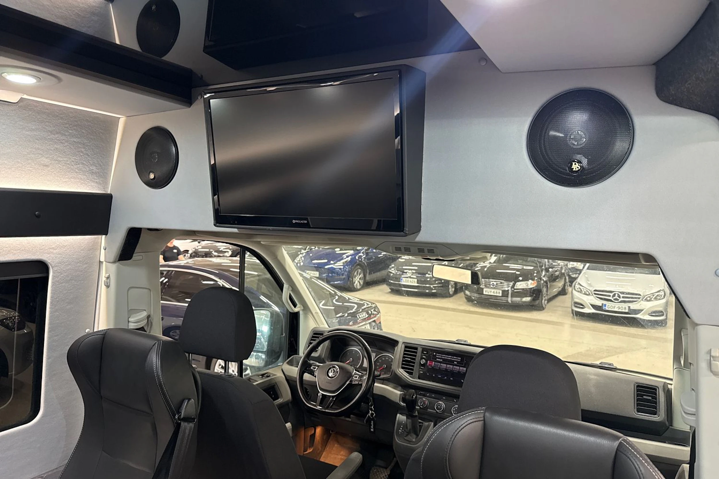 musta Volkswagen Crafter 2021 kuva 6.