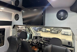 musta Volkswagen Crafter 2021 kuva 6.