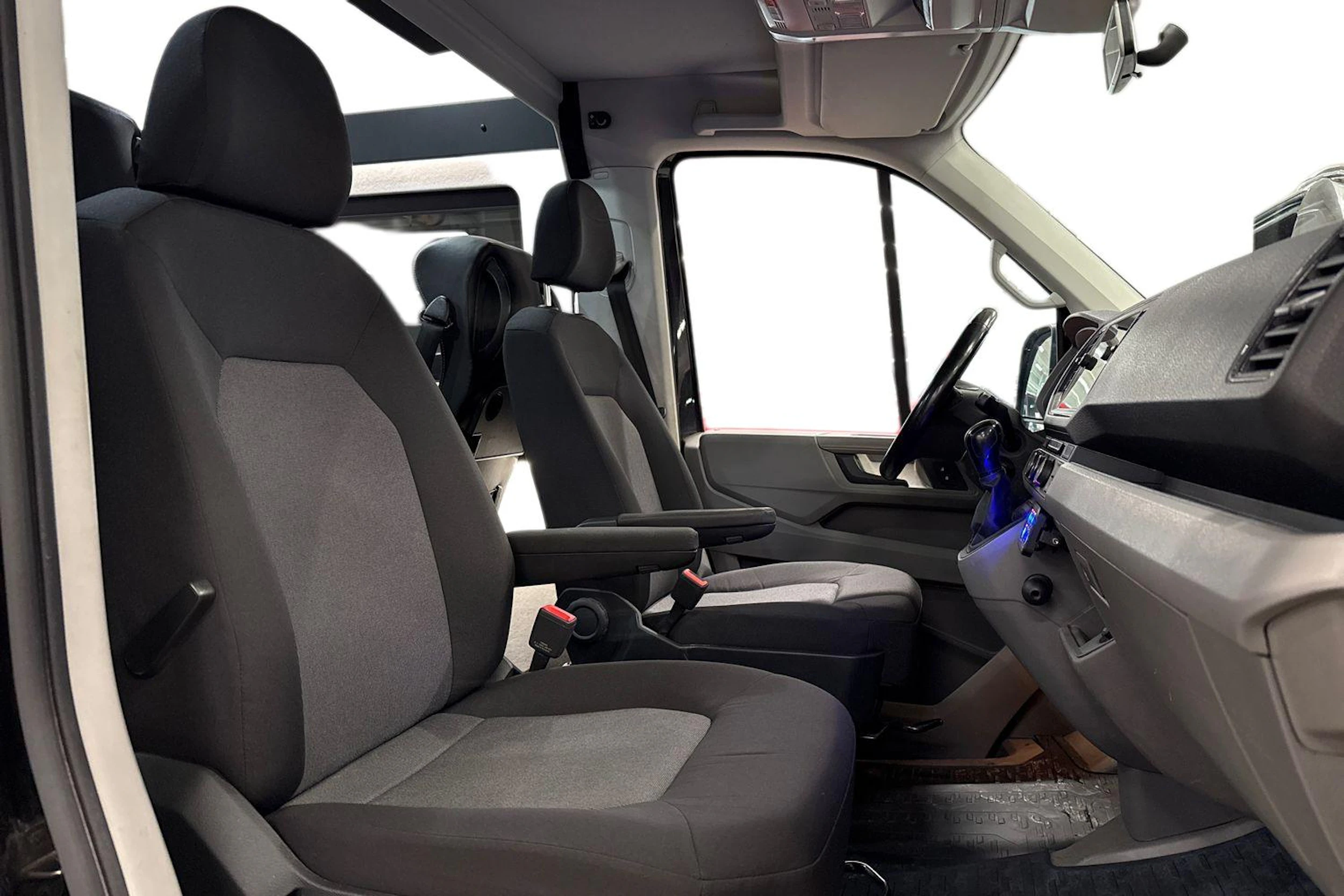musta Volkswagen Crafter 2021 kuva 8.