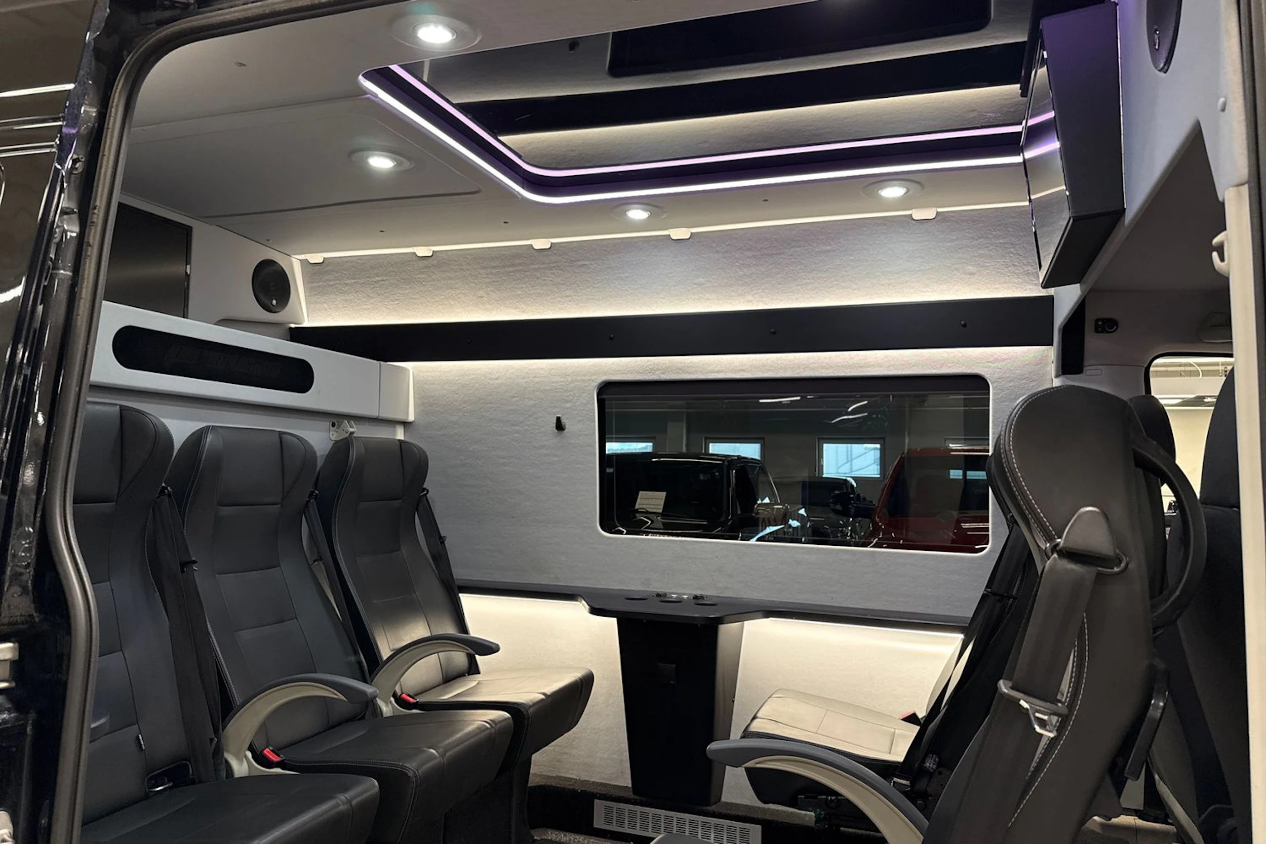 musta Volkswagen Crafter 2021 kuva 10.