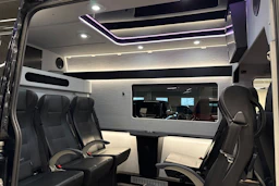 musta Volkswagen Crafter 2021 kuva 10.