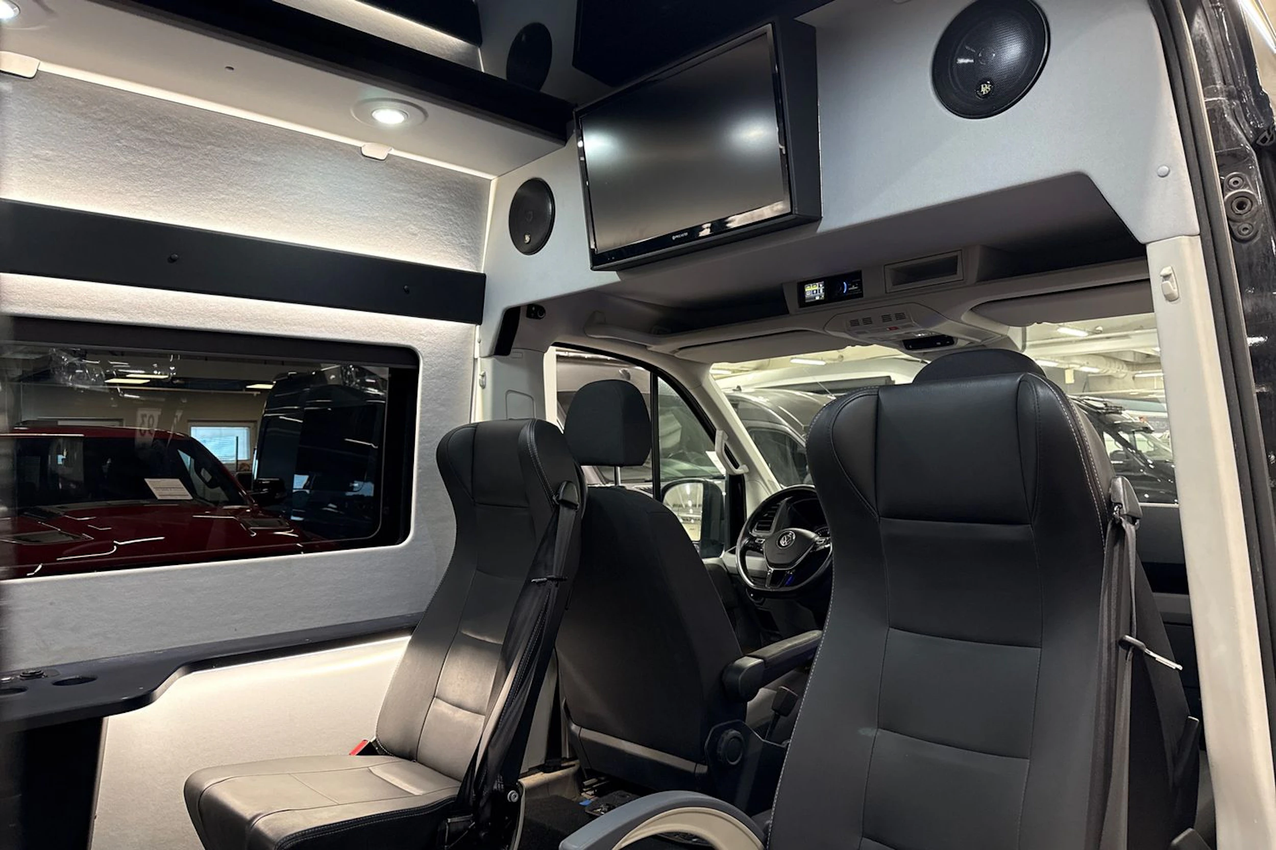 musta Volkswagen Crafter 2021 kuva 11.