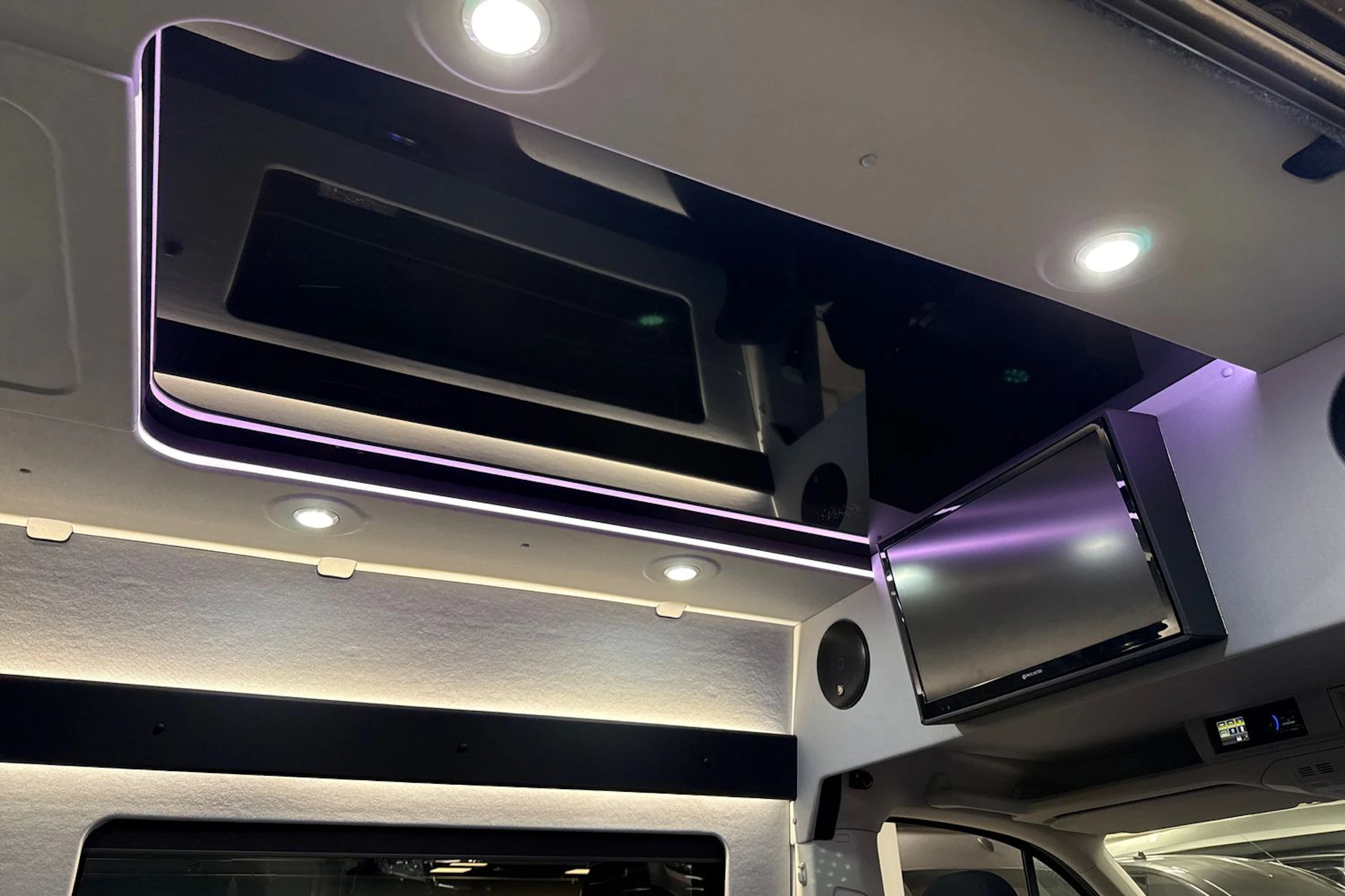 musta Volkswagen Crafter 2021 kuva 13.