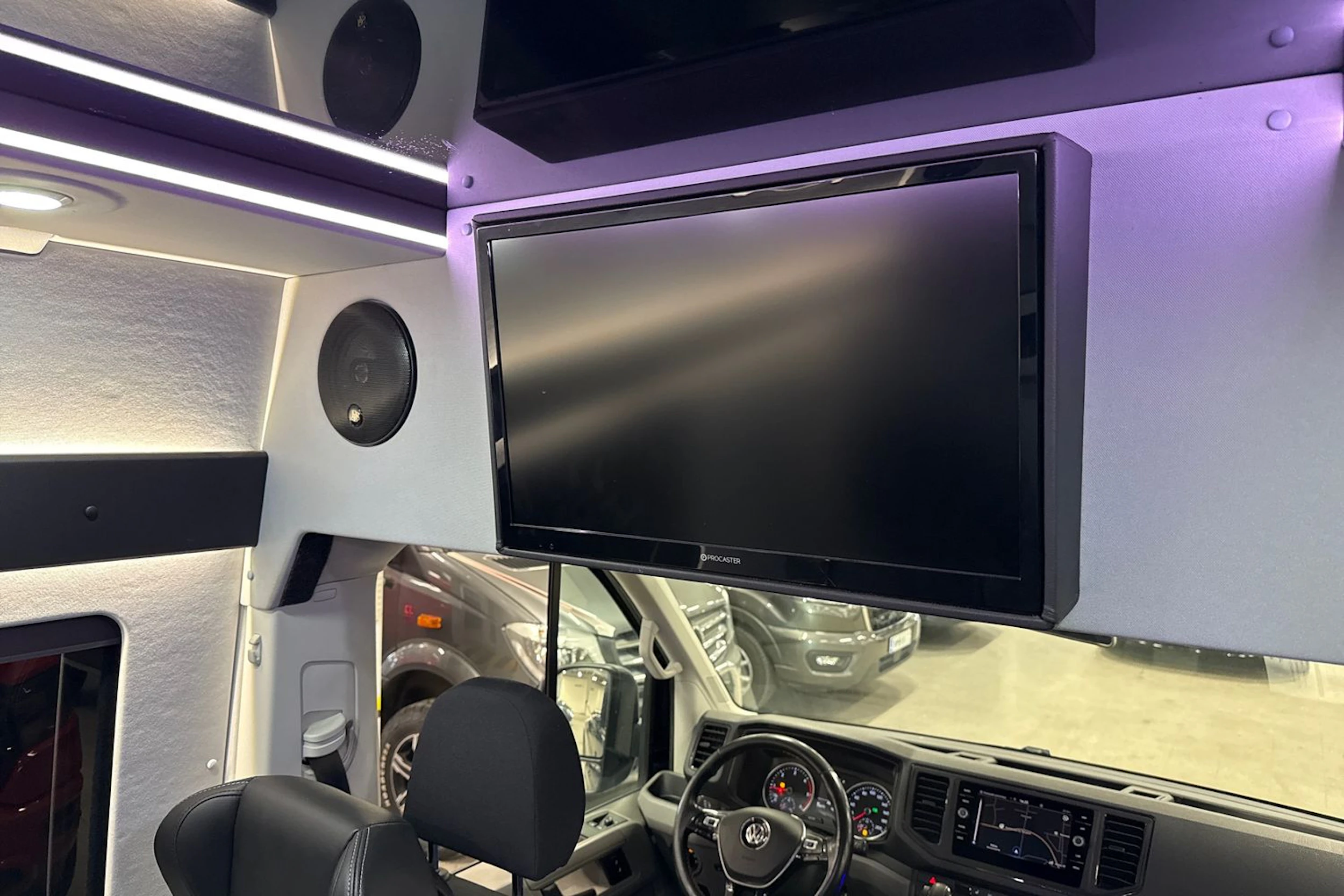 musta Volkswagen Crafter 2021 kuva 16.