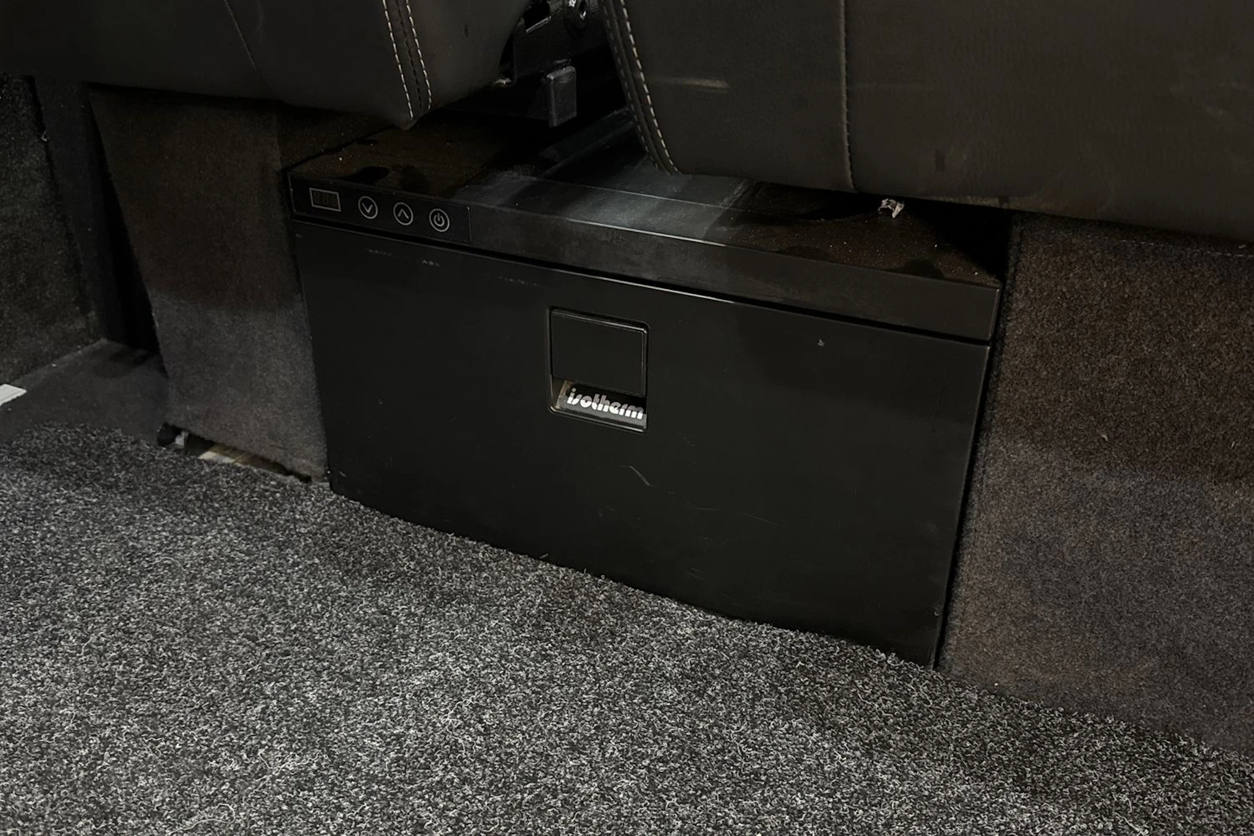 musta Volkswagen Crafter 2021 kuva 17.