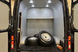 musta Volkswagen Crafter 2021 kuva 18.