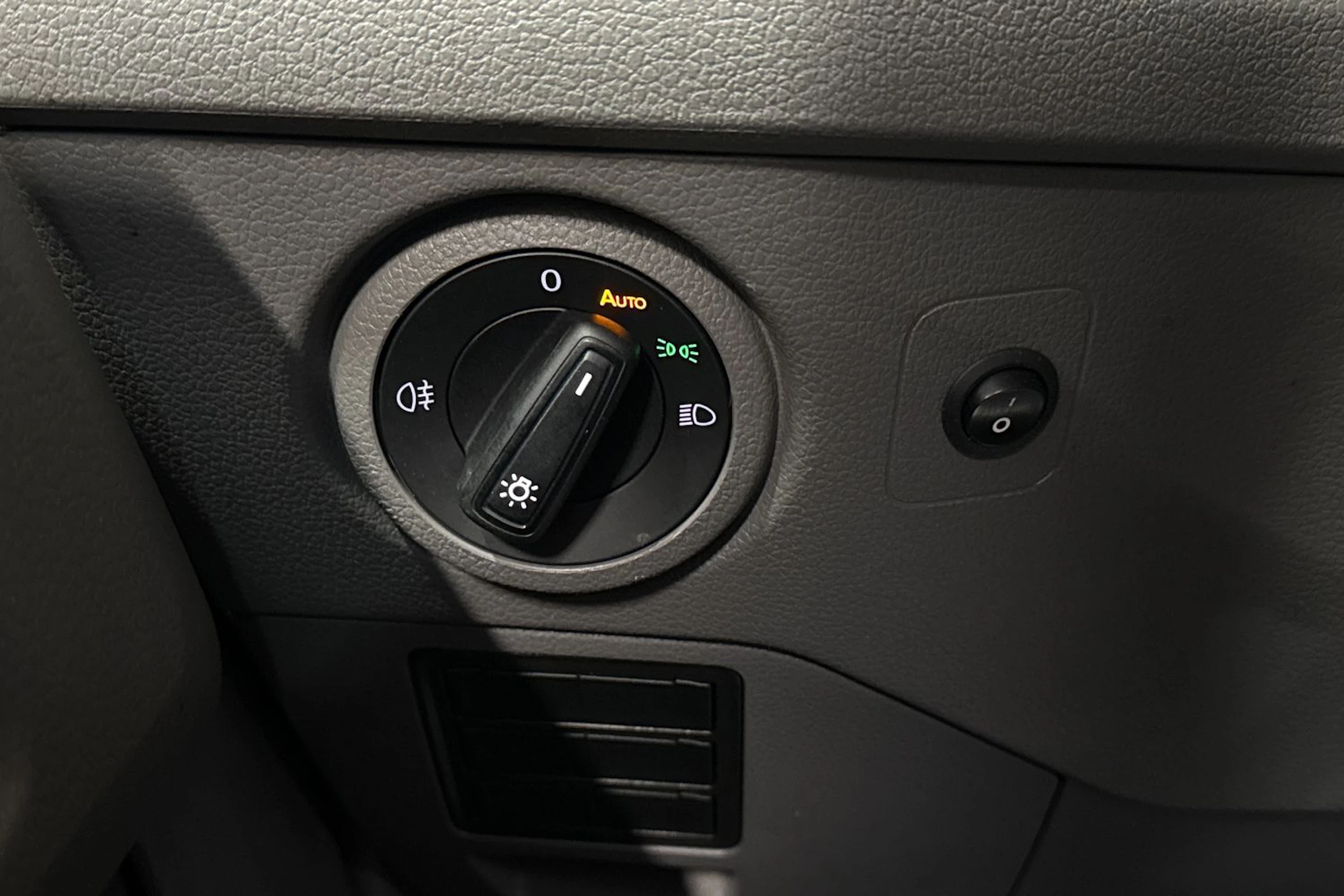 musta Volkswagen Crafter 2021 kuva 22.