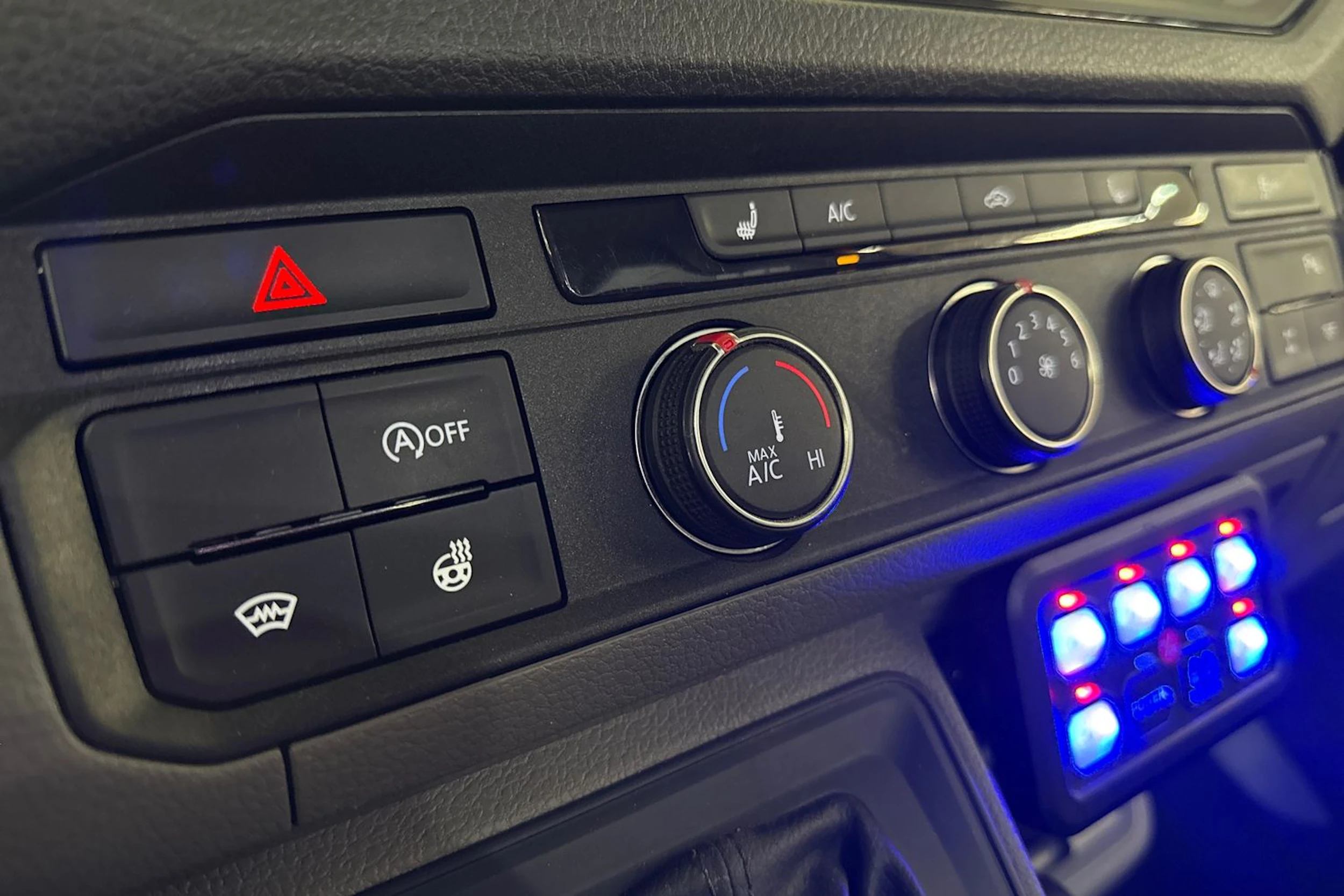 musta Volkswagen Crafter 2021 kuva 24.