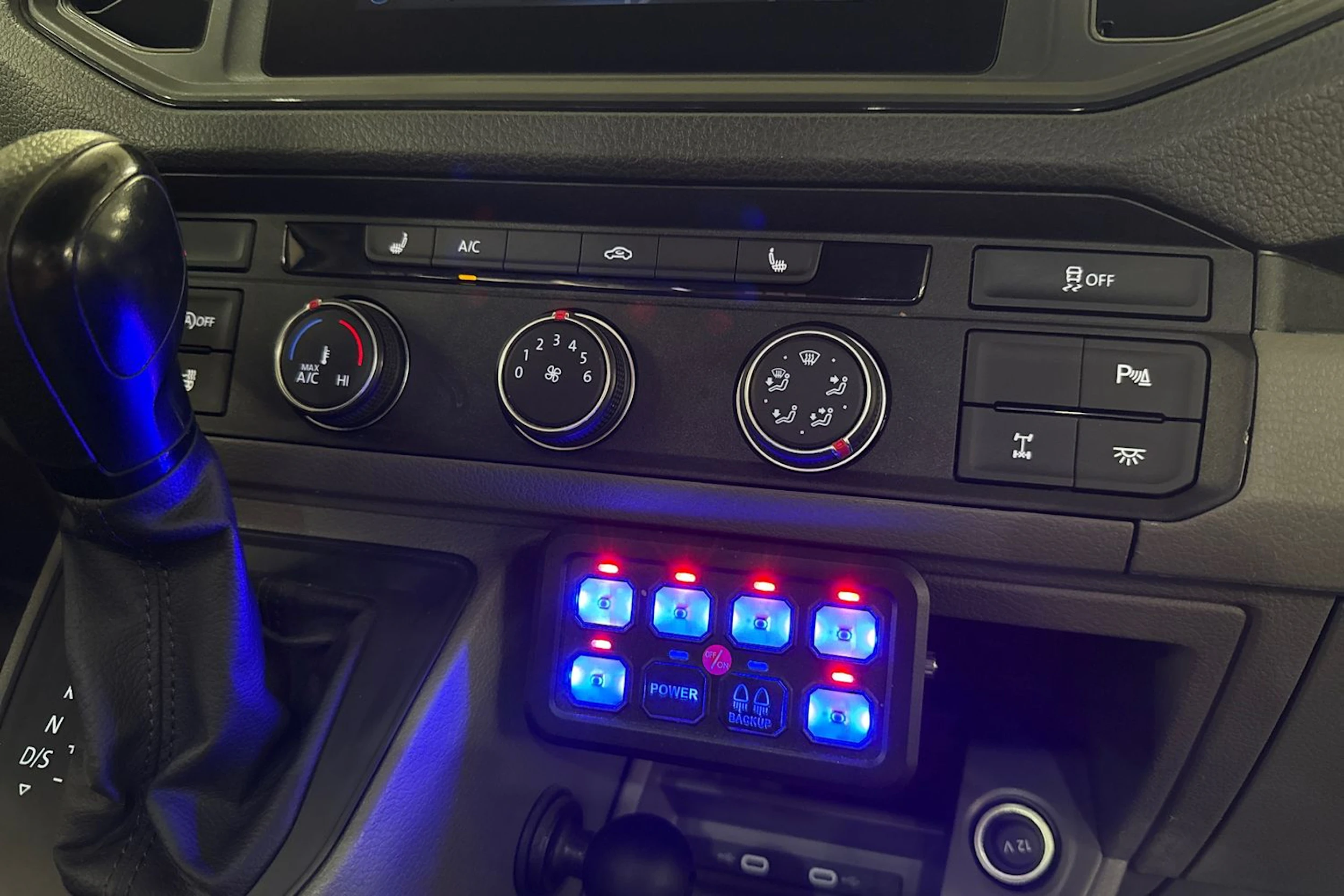 musta Volkswagen Crafter 2021 kuva 25.