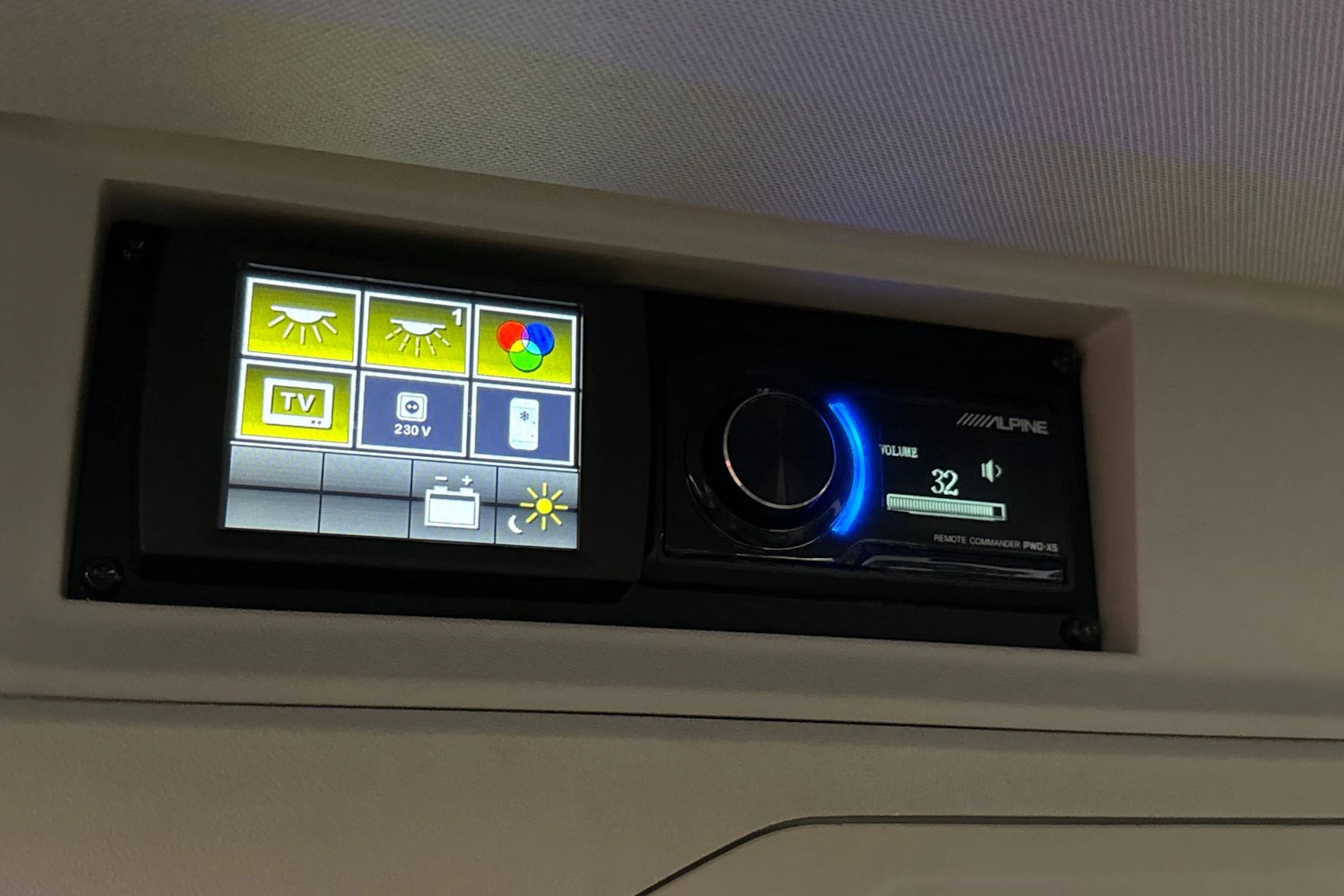 musta Volkswagen Crafter 2021 kuva 26.